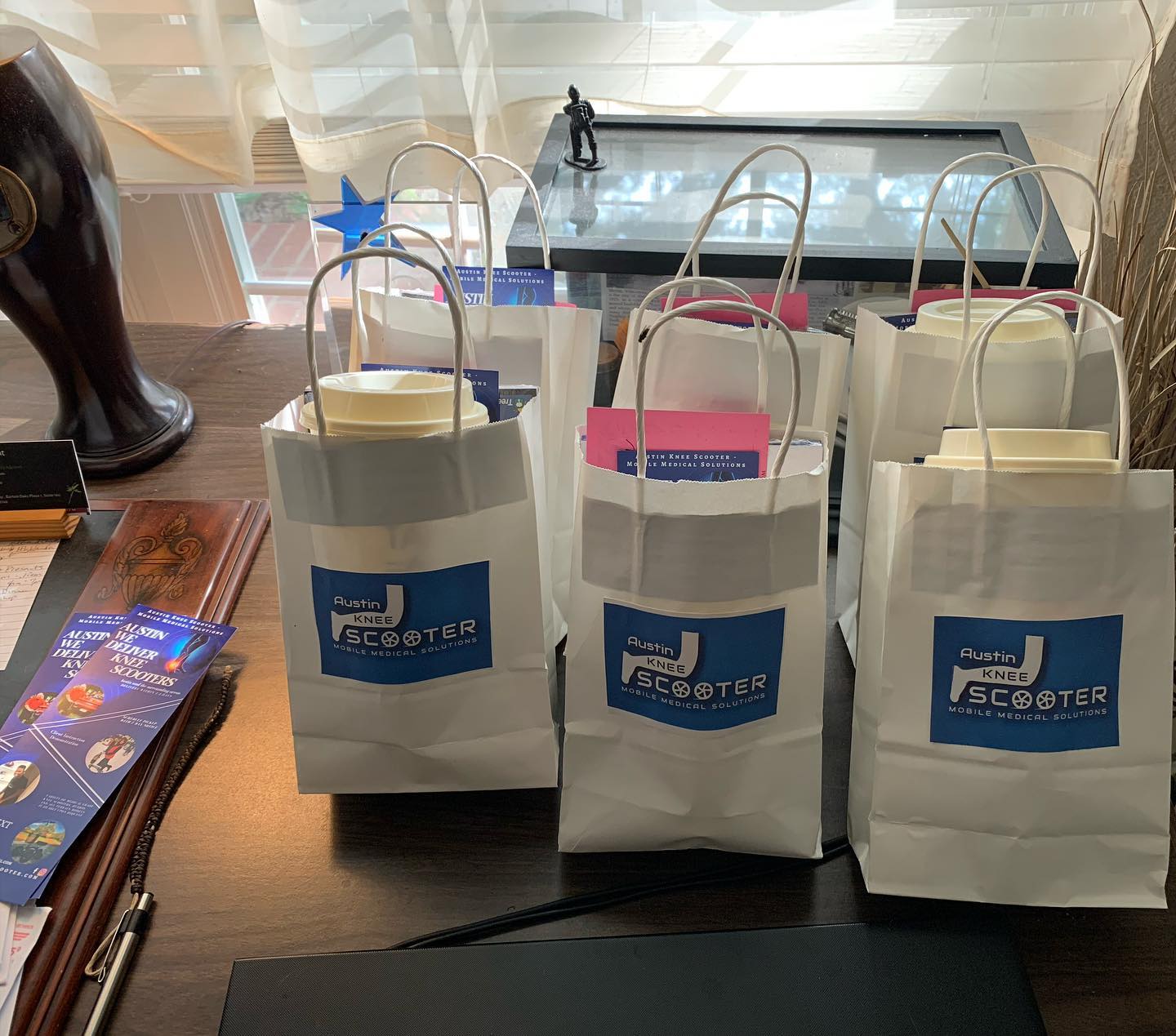 Our handmade goodie bags for our FAVORITE orthopedics and podiatrists in Austin as a way of saying thanks for thinking of us!
@alyssadeanphotography #orthopedics #podiatry #orthopedicsurgery #austinkneescooter #mobilemedicalsolutions #kneescooter