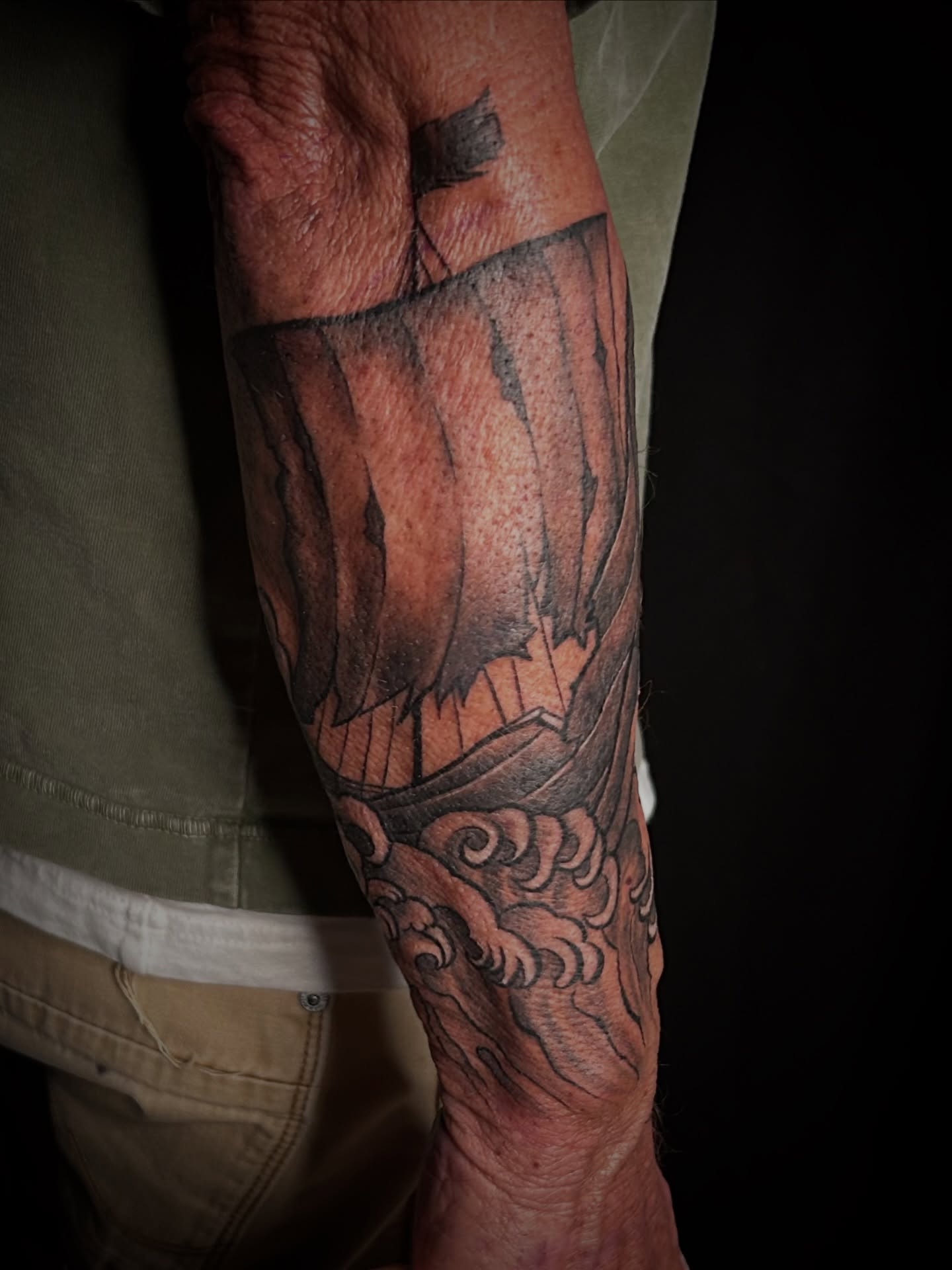 The Well Versed Ship 🌊
Some ships set sail and head to the unknown with enthusiasm and curiosity. When they finally return to the shore, the rugged tears in the sail and fragmented body voices a wisdom and experience words cannot describe.
Special thanks to badass client Terry for finally getting his tattoos done and committing to larger projects! 😍 More fun sessions to come. Stay tuned.
🌹 💀 🌹 💀 🌹
• 💬 DM @tattoosbydefinition 💬
• 📩 Email: tattoosbydefinition@gmail.com
•📍Location & Links in Bio 🔗
👁️ Visit www.MsDefinition.ca for more information ℹ️
🌹 💀 🌹 💀 🌹
#shiptattoo #blackandgreytattoo #illustrativetattoo #ThoroldTattoo #NiagaraTattooArtist