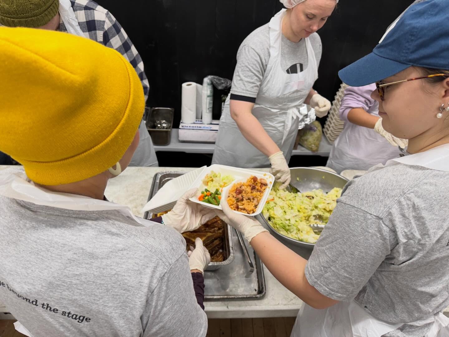 Rain? Who cares. Our Broadway Serves volunteers were serving meals and smiles @stlukessoupkitchen_nyc today!
We’ll be back at St. Luke’s on 3/19 for Kitchen Tasks (and meal prep). To join us, RSVP using the link in our bio!