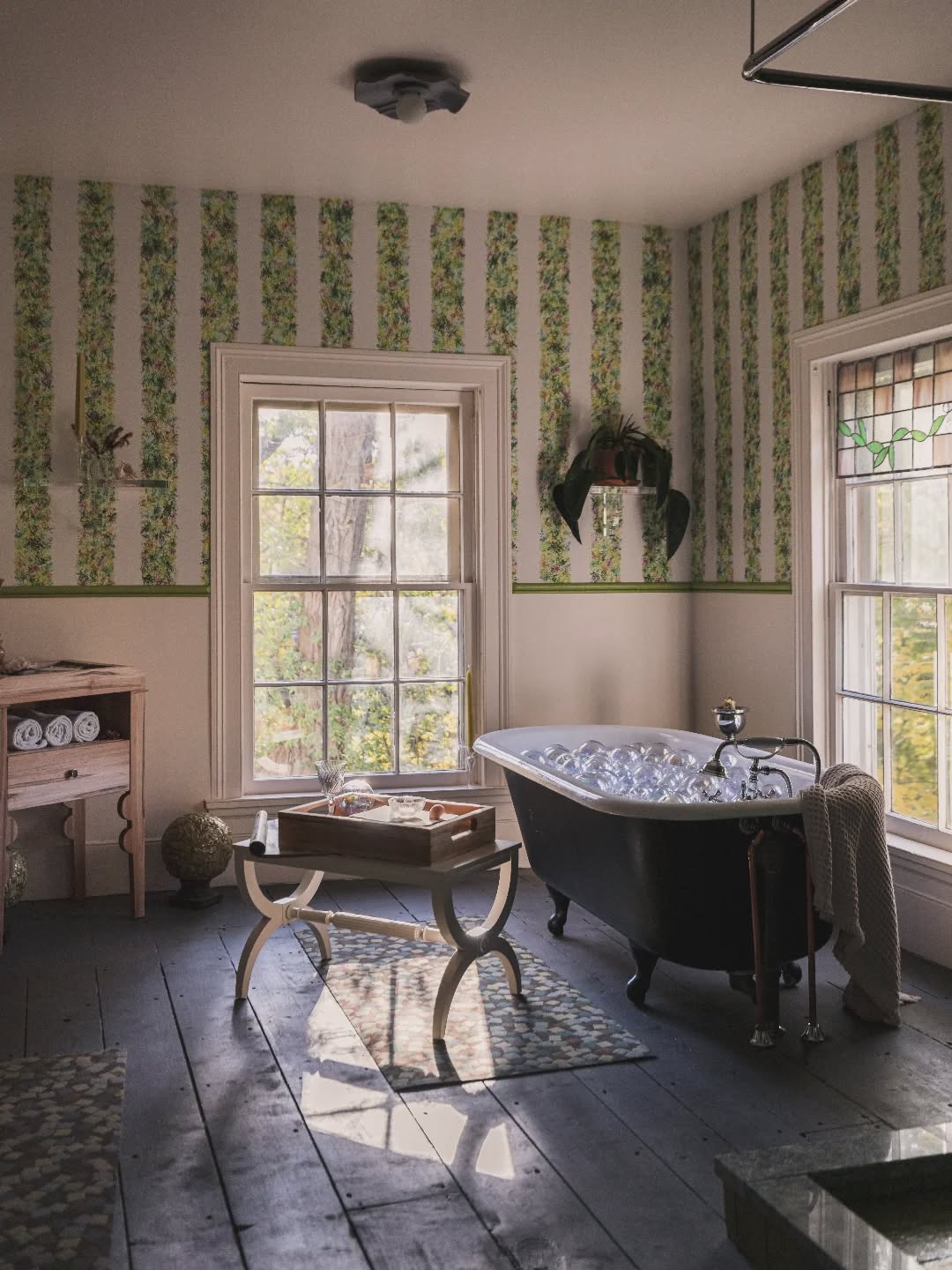 Thinking back on this bathroom I designed for the @kingston.design.connection Showhouse back in 2024, wrapped in vertical botanical stripes and situated among the old oak tree tops - Studio Hinterland's "Perennial Bathroom" What a sweet, warm and verdant room. Is it spring yet?
✨
Head to @studiohinterlandny to see all the beautiful things wee make; furniture, wallpaper, aromatics, textiles etc etc etc. ✨
🌱 Custom ceramic light fixture via @demedemedeme
🌱 Custom stain glass transom via @willowdeepstudio
📸 Via my guy @philmansfieldphotography
#interiordesign
#bathroomdesign
#customeverything
#vintageeverything