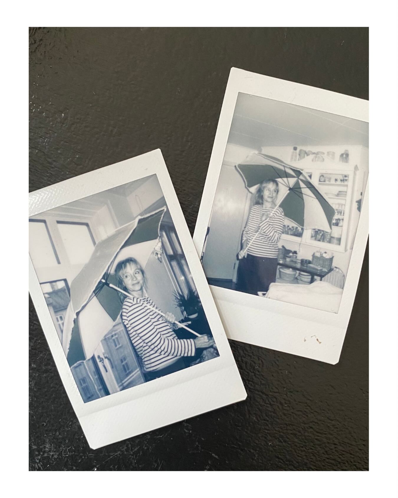 På kanten til en ny tid…
Lige om lidt springer foråret ud. En ny sæson. En ny cyklus. En spæd begyndelse på noget, der spirer. Jeg fornemmer, at vi er mange, der står i en lignende overgang – både personligt og kollektivt.
Men der er også en anden begyndelse der i denne tid har sit indtog. Et mere energetisk præget paradigmeskift, hvor vi ser den gamle verden (bygget på rovdrift, forvrængning og kunstige systemer, som beder os svigte vores natur for at overleve) at den æra er ved sit slutpunkt.
I stedet vokser der en anden virkelighed frem som spirende forårsblomster her og der…
En virkelighed af autenticitet, skønhed og harmoni vævet ind i vores kulturer, fællesskaber og levende systemer.
I dette nye paradigme udforsker vi vores indre landskab for at få adgang til vores vision, vores hjerte og vores resonans.
🌱 Vi henter det væsentlige frem, heler det, der er blevet brudt, og bringer overskuddet af livskraft tilbage til verden.
🌱 Vi ressourcegør os selv.
🌱 Vi bliver aktive medskabere af fred.
🌱 Vi ser os selv som grænseløse skabere.
🌱 Vi erkender vores indbyrdes forbundethed med alt levende.
…og vi står urokkeligt i vores hengivenhed til at føde nye systemer, forankret i retfærdighed, tilhørsforhold og liv.
I den kommende tid vil begge verdener eksistere side om side, og det store spørgsmål er så, hvilken side vælger du at fokusere på? Hvilken side er et match til dig og dine potentialer og unikke gaver?
Vi har forskellige opgaver: nogen er her for at køre den gamle verden ned, andre er her for at bygge den nye op.
Hvis du læser med her, er du nok på byggeholdet og du er hjertelig velkommen til fortsat at følge med her, så du kan blive inspireret og/eller få hjælp til at klæde dig på til at bidrage med dine særlige evner og personlige bidrag.
På kærlig gensyn,
Pernille
(Billederne af @nuno_catharina er taget i den mørke tid, hvor jeg ventede på foråret – og på at sætte parasollen op på min nye altan - det sker snart.)
______________________________________
#paradigmeskift
#hologenetisklæsning
#49gennøgle
#indrenavigation
#overgang