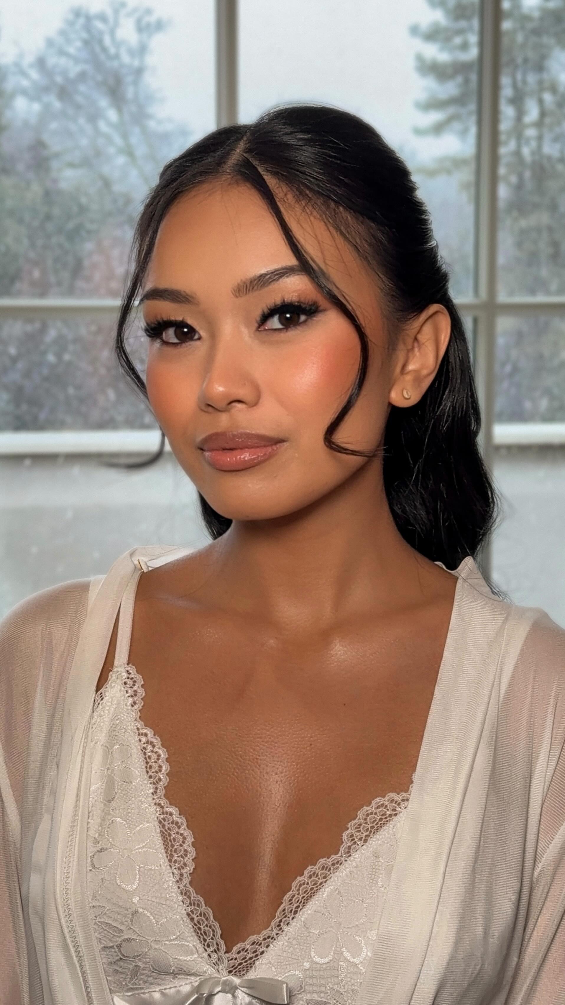 There is a reason I always say bridal glam starts long before foundation ever touches the skin.
What you are seeing here is not just makeup. It is a process.
We began with intentional skin prep to smooth texture, balance hydration, and create the perfect canvas so the makeup would melt into her skin instead of sitting on top of it.
Then comes what I call the sculpting stage. This is where dimension is softly built through strategic placement of creams and light layering. Nothing harsh. Nothing heavy. Just shaping the face in a way that still feels like her.
The final reveal is always about one goal. Flawless, radiant, and completely recognizable.
Her skin still looks like skin. Her features are enhanced, not hidden. And most importantly, she looks confident, calm, and elevated.
This is the difference between makeup that looks pretty and makeup that is designed specifically for a wedding day.
If you are a bride who wants glam that feels luxurious, polished, and truly you, this is exactly what the VSB experience is created for.
Inquiries for upcoming dates are now open via the link in bio.
Bridal Makeup @verosolimanbeauty
Bridal Hair @verosolimanbridal Artist LZ
bridal makeup artist New Jersey, luxury bridal makeup NJ, soft glam bridal makeup, radiant bridal skin, wedding day makeup artist NJ, Asian bridal makeup artist NJ, elevated bridal glam, long lasting bridal makeup
#newjerseybride #njmakeupartist #luxurybridalbeauty #softglambride #verosolimanbeauty