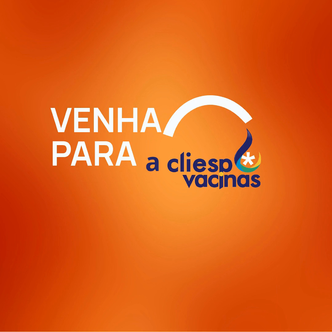 Duas Vacinas, Milhares de Vidas: O Poder da Prevenção Contra o Câncer
Há uma verdade que precisa ser repetida: alguns tipos de câncer podem ser prevenidos com vacina.
Em um cenário onde o câncer ainda é uma das principais causas de morte no mundo, duas vacinas se destacam não apenas como ferramentas de prevenção de infecções, mas como verdadeiras estratégias de proteção contra tumores graves e potencialmente fatais: a vacina contra o HPV (HPV9) e a vacina contra a Hepatite B.
HPV: protegendo contra múltiplos tipos de câncer
O Papilomavírus Humano (HPV) é um dos vírus mais comuns do mundo. A maioria das pessoas terá contato com ele ao longo da vida. O problema é que alguns tipos do vírus são capazes de provocar alterações celulares que, com o tempo, podem evoluir para câncer.
A vacina HPV9 protege contra os principais tipos oncogênicos do vírus e previne:
* Câncer do colo do útero
* Câncer anal
* Câncer de orofaringe
* Câncer de vulva e vagina
* Câncer de pênis
Além disso, também previne verrugas genitais.
O mais importante: quando aplicada antes da exposição ao vírus, a proteção é extremamente eficaz. Países com alta cobertura vacinal já observam queda expressiva nas lesões precursoras do câncer do colo do útero.
Hepatite B: prevenção que vai além do fígado inflamado
A Hepatite B é muitas vezes silenciosa. Em parte dos casos, a infecção se torna crônica, levando a inflamação persistente do fígado, cirrose e, em muitos pacientes, ao carcinoma hepatocelular — o principal tipo de câncer hepático.
A vacina contra a Hepatite B impede a infecção pelo vírus e, consequentemente, interrompe o processo que poderia levar ao câncer.
Hoje sabemos, com base em dados epidemiológicos robustos, que populações amplamente vacinadas apresentam redução significativa na incidência de câncer de fígado.
Essas duas vacinas representam algo extraordinário: a possibilidade real de evitar câncer antes mesmo que ele comece.
* Não se trata apenas de evitar uma infecção.
* Trata-se de impedir alterações celulares irreversíveis.
* Trata-se de salvar vidas décadas antes do diagnóstico.
Vacinação é responsabilidade individual e coletiva.
Protege você, seus filhos e toda a comunidade.