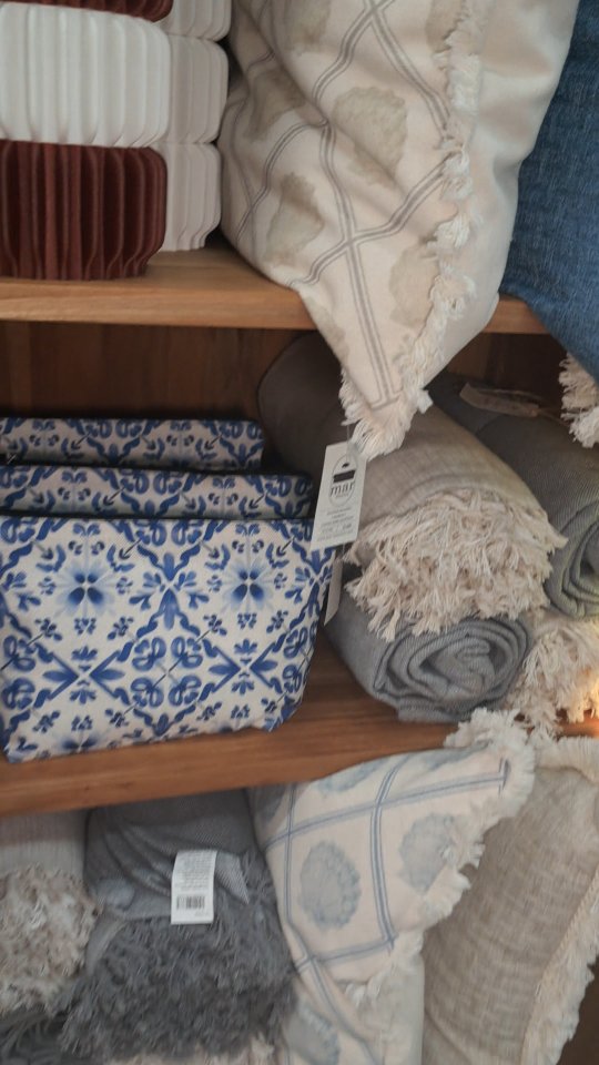 Um pequeno olhar sobre uma das nossas secções favoritas da loja… apenas uma de muitas ✨
Visite-nos na loja ou explore online.
A little sneak peek at one of our favourite sections of the shop… just one of many ✨
Visit us in-store or browse online.
#marinteriors
#portimao
#algarveshopping
#decoracaodeinteriores
#homedecor