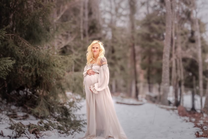 A beautiful photo has arrived of one of my very dear dresses, captured in this magical setting. ✨
📸 @s.lfotografi
#DesignerDress #MagicalMoments