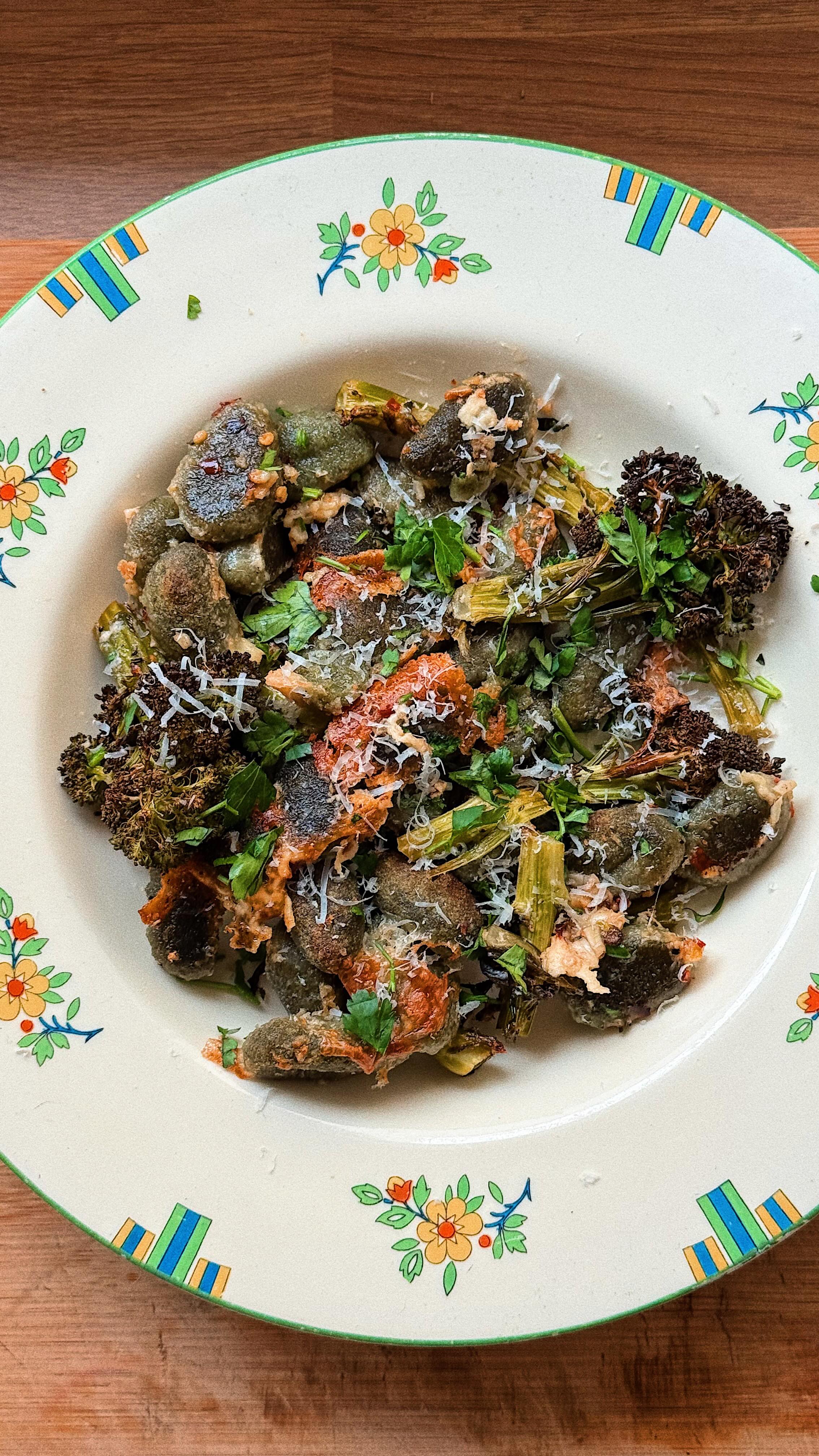 This bright green bake starring @sunnyandlunaeats spinach gnocchi is the perfect mix of healthy and comforting. Plus, it takes less than 5 mins to pull together so it’s a real weeknight winner!
Serves 2
You’ll need:
250g spinach gnocchi
150g purple sprouting broccoli, chopped into bite sized pieces
2 tbsp extra virgin olive oil
2 garlic cloves, finely grated
1 lemon, juice only
½ tsp chilli flakes
20g Parmesan
100g taleggio
sea salt and freshly ground black pepper
fresh parsley, finely chopped, to serve
Preheat the oven to 180C Fan. Toss the gnocchi and broccoli in a baking tray with the oil, garlic, lemon juice, Parmesan, chilli flakes and plenty of salt and pepper.
Dot with the taleggio and roast in the oven for 25 minutes until golden, crisp and melting.
Serve topped with the chopped parsley.