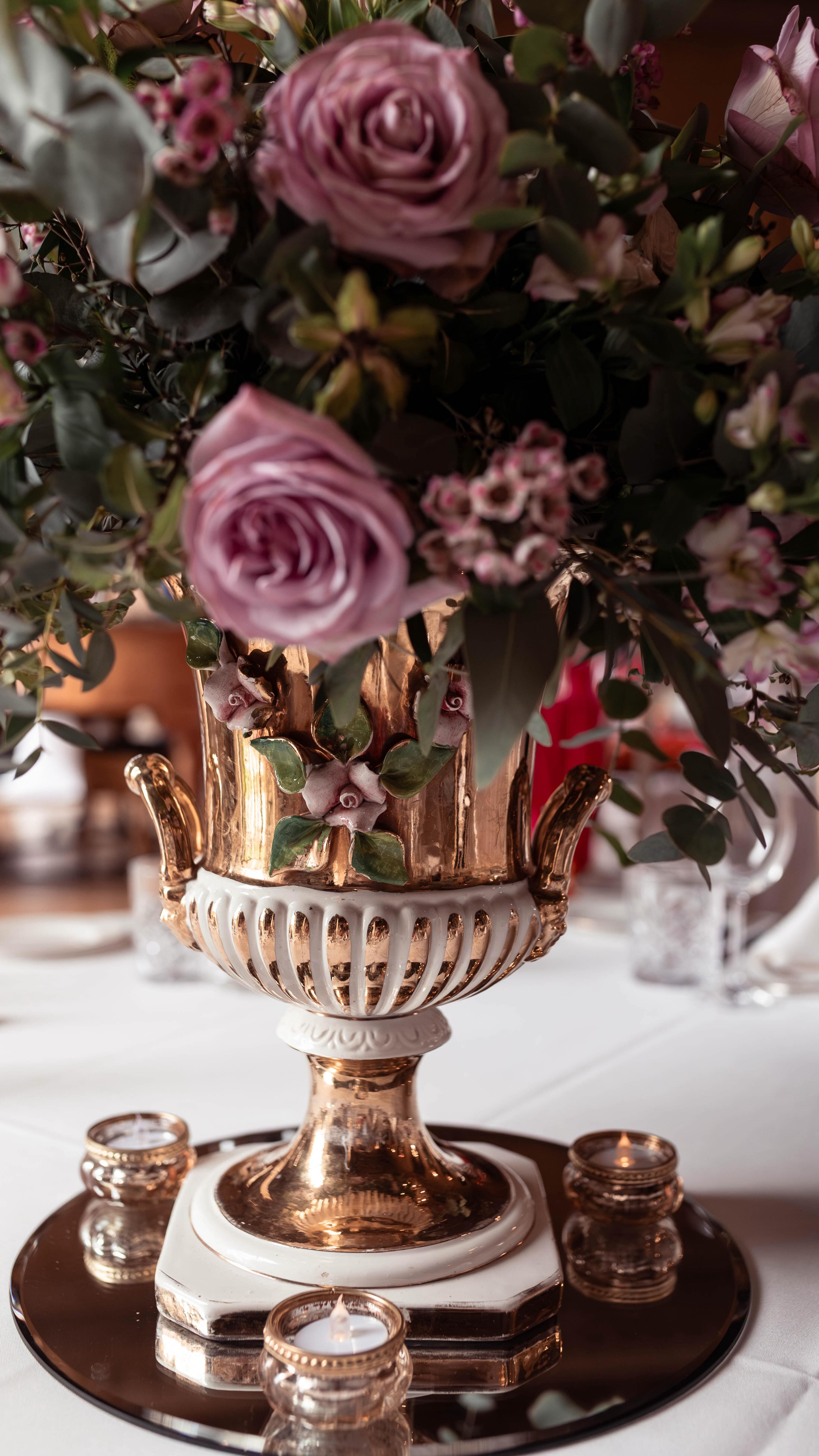 And this is why I have very little bts 🤣🤣
I’ve promised I’ll do better on this this year ♥️
Going well so far 🤣
Cover photo stunning urn and florals by the wonderful @bloom_in_gorgeous