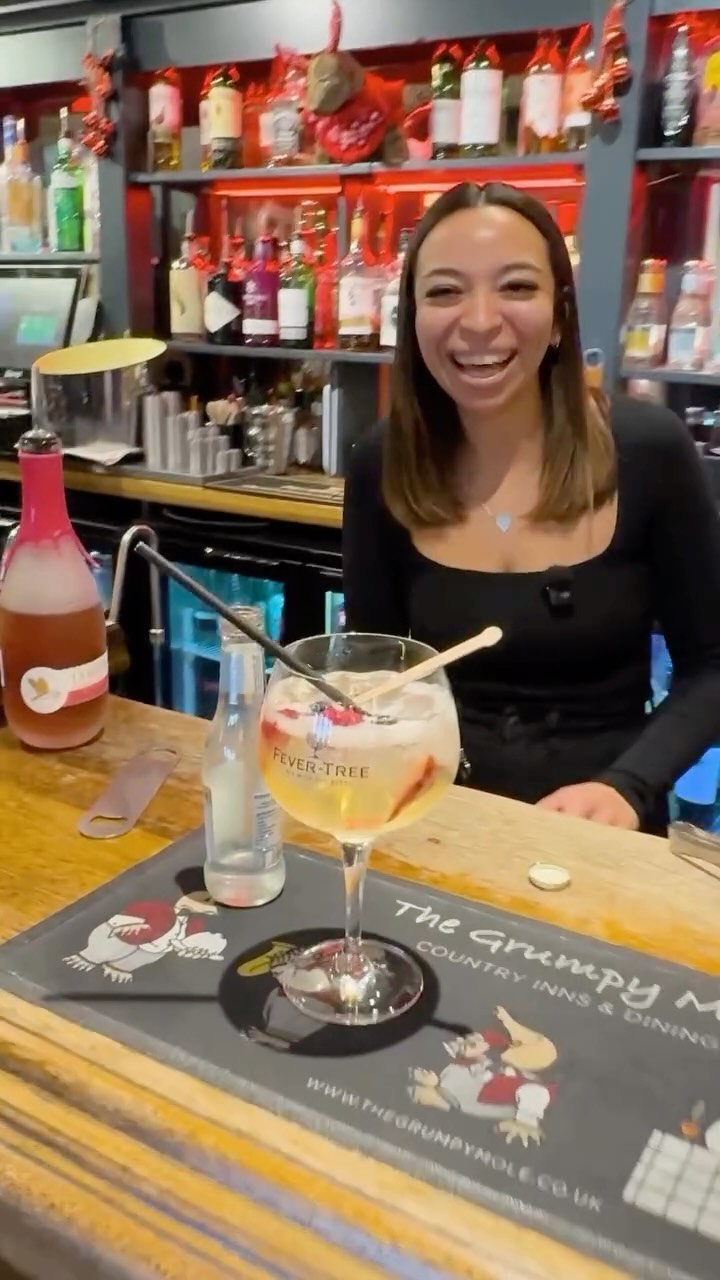 Sunday cocktails with Leah, one of our managers at The Grumpy Mole in Brockham🍹✨
Book via the link in our bio 🔗
#thegrumpymole #meettheteam #wintercocktail #ginandtonic