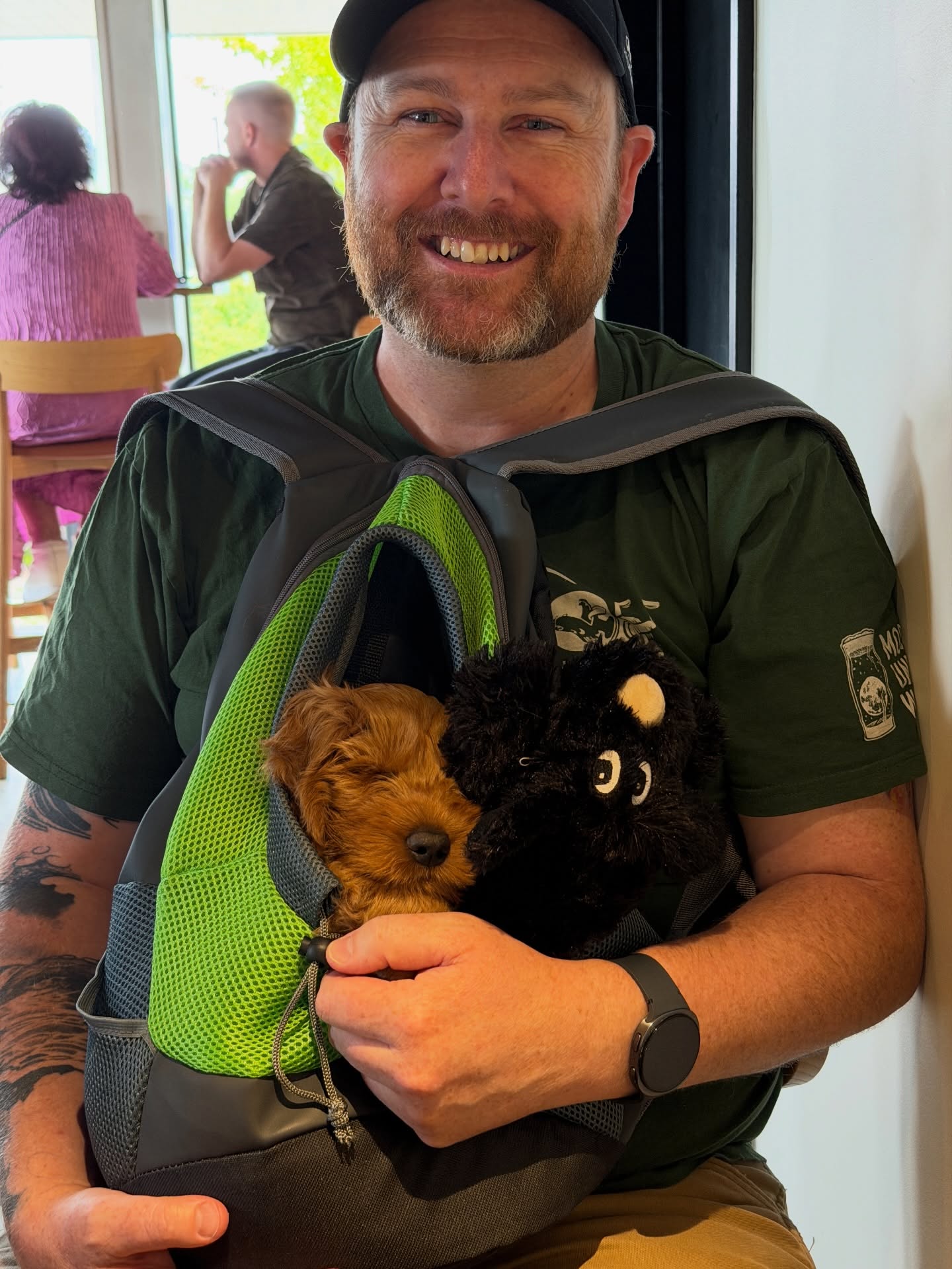 Birdwood loves dogs, have we mentioned that before? Big ones, floofy ones, and especially teeny tiny puppies 🐶🫶