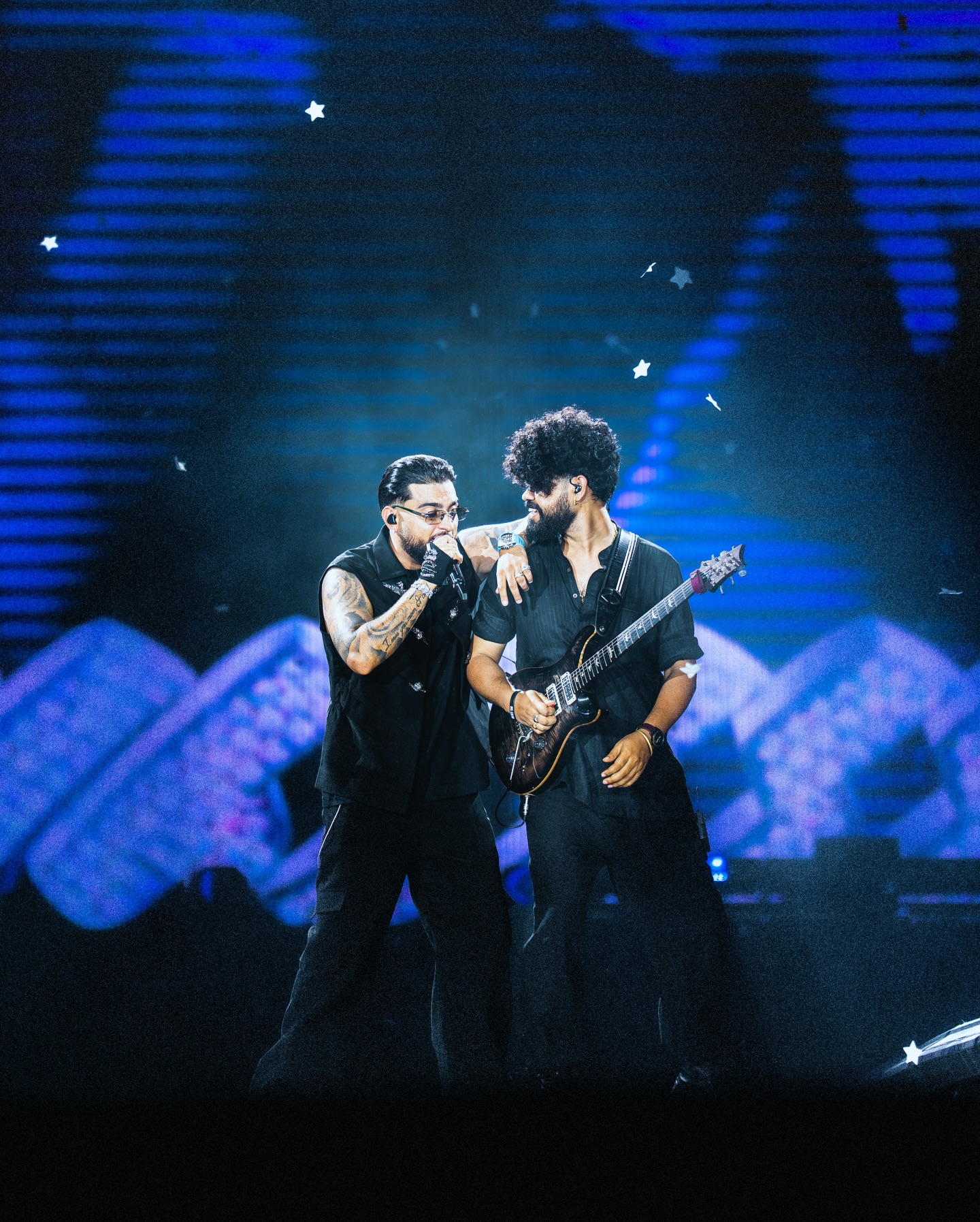 @karanaujla India Tour — what a ride.
The last 8 days have been pure thrill and gratitude.
Played two gigs in one day across Mumbai and Pune, performed in front of 75,000 people at a Delhi stadium, flew in a private jet, made beautiful new friends, and most importantly — played some unforgettable music.
And this journey is just getting started — the rest of the tour continues till April.
So many moments, so much energy, and memories I’ll carry forever.
Onward and upward. 🎶✨
@seansams
@jamaleurope
@kirkgrange
@angiedisi
@itsocean.wav
@philthydrumtech
@theheavymetalindian
@naveen_deshpand3
@whoisjvmes
@kylejadon
@mixedbyhanish
@adi._aditya07
@reiddavidhenry
Shots by @the_ziddi_1
@thisispriyankabhatt always grateful to you , always