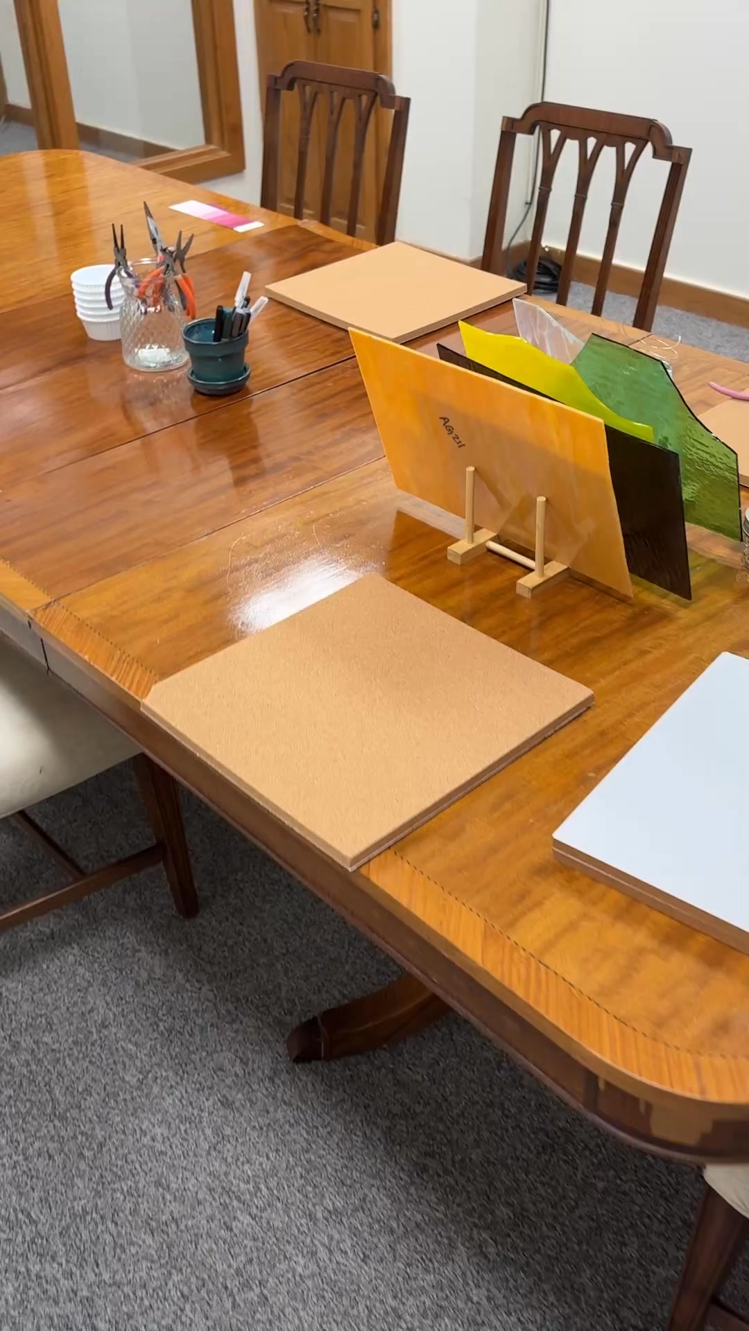 Setting up the work table! We’re going to make such cool stuff really soon!
#glass #art #love #sidequestcurios #stainedglass #sidequest #beginnerclasses #wisconsin #waukesha