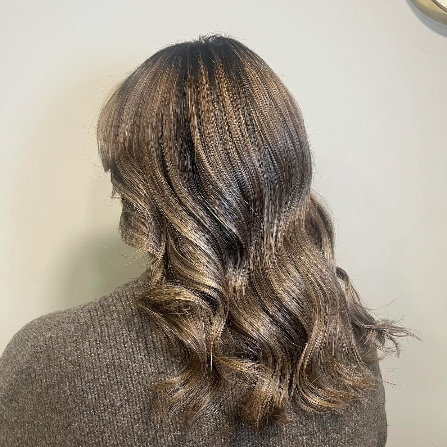 Reverse balayage and Cut & Blowdry created by Ellie 🤎
➡️ Swipe to see the process
☎️ 01322292999
#redken #redkenshadeseq #redkenobsessed #redkencolor #redkenflashlift