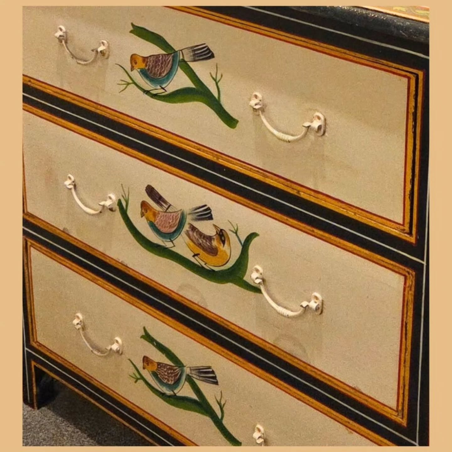 Just spent a lovely 😍 weekend in Stamford. Stayed at the @thewilliamcecil with these beautifully furnished rooms. A walk through @burghleyhouse and some happy 😊 antiquing at @stmartinsantiquescentre #stufftoyouandme #Objetdart