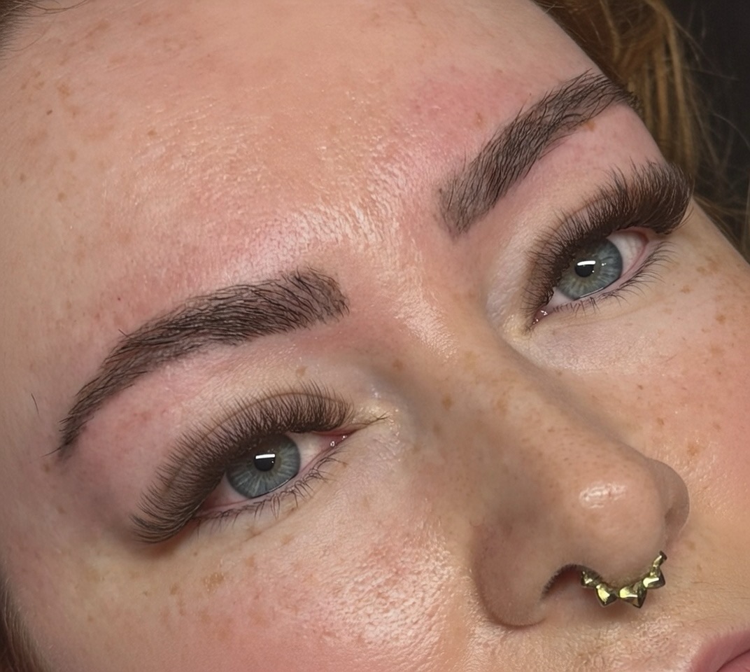 Why choose brown lashes? 🤎
✔ Softer, more natural finish than black
✔ Enhance blue & green eyes beautifully
✔ Perfect for fair skin tones
✔ Look full and fluffy without feeling heavy
This bespoke set was mapped to gently lift the outer corner and open the eye for a soft, flattering finish ✨
Brown lashes are seriously underrated…
Would you try them? 👀👇
📍 Winsford
📲 Book via Fresha
#BrownLashes #WinsfordLashes #SoftVolume #LashArtistUK