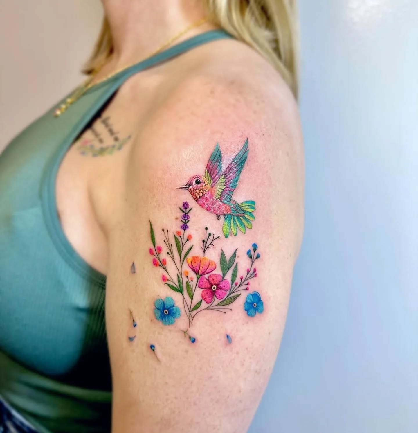 Please enjoy these lovely tattoos from @luzfloralart
You can find her @raventhorn.manor.tattoo in Salt Lake City, Utah