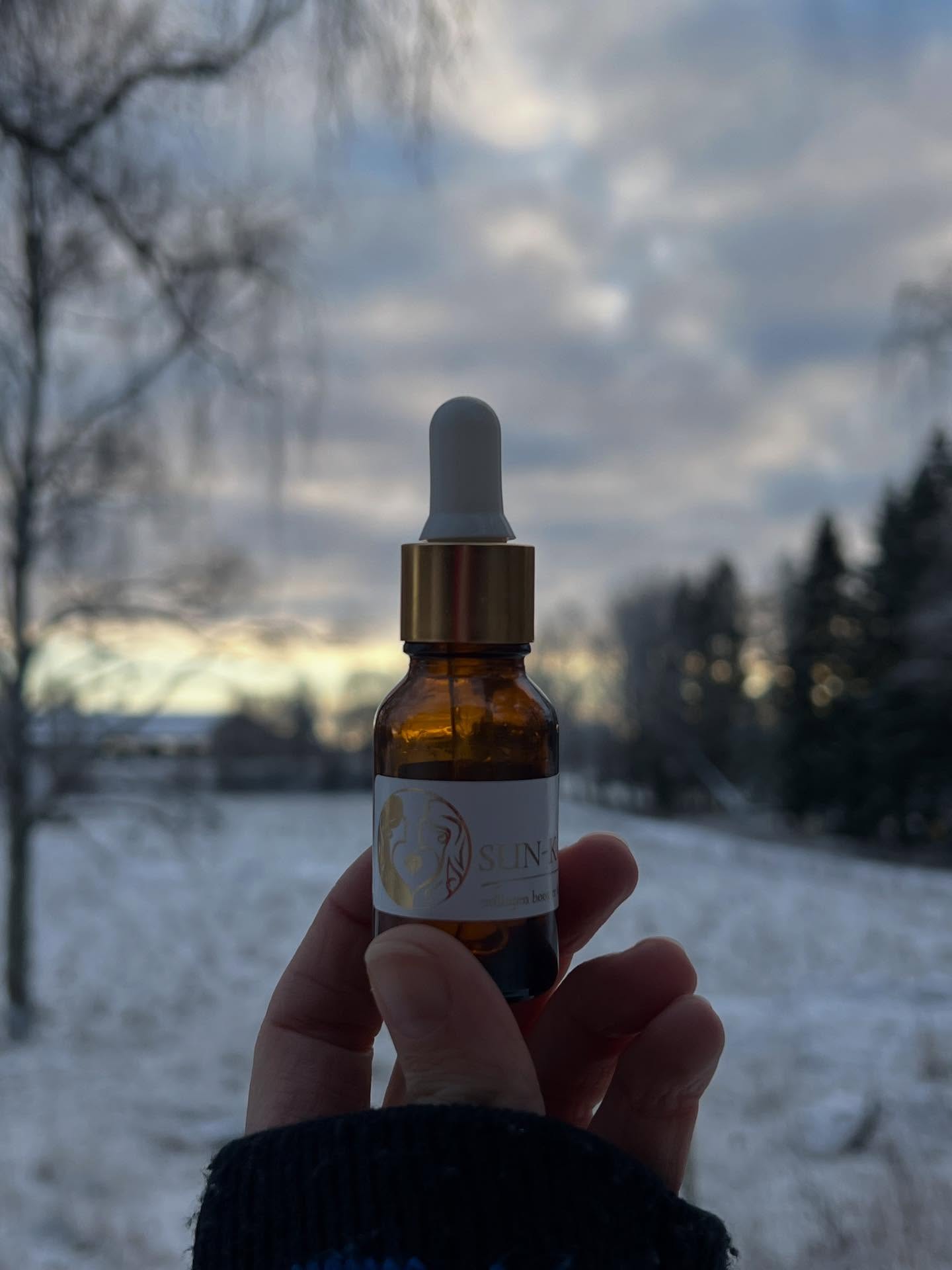 🌿✨💕Why Ingredient Quality Matters (And Why We Never Compromise)
At Urban Witches, we do not save on ingredients. Ever.
Every oil and essential oil we use is:
✔️ High-quality
✔️ Organic
✔️ Carefully sourced
✔️ Chosen for both safety and effectiveness
Even when selecting our preservative, we chose one of the very few organic preservatives approved by EU standards — and we intentionally chose the most premium option.
Not because it was trendy.
But because it has the lowest reported risk of allergic reactions and supports skin harmony.
We apply this same philosophy to every single ingredient:
If it is not the highest quality, it does not go into our formulas.
Skincare as a Ritual, Not Just a Product
When you apply Nature’s DNA or Sun-Kissed, you are not just moisturizing.
You are feeding your skin information.
You are supporting regeneration.
You are strengthening your skin’s natural intelligence.
Because true beauty is not forced.
It is regenerated, protected, and nurtured — molecule by molecule.
Urban Witches is committed to purity, potency, and integrity.
No shortcuts.
No cheap fillers.
Only intentional, organic formulations designed to honor your skin at the deepest level. ✨ #premiumskincare #luxuryorganicskincare #cleanbeauty #urbanwitchesskincare