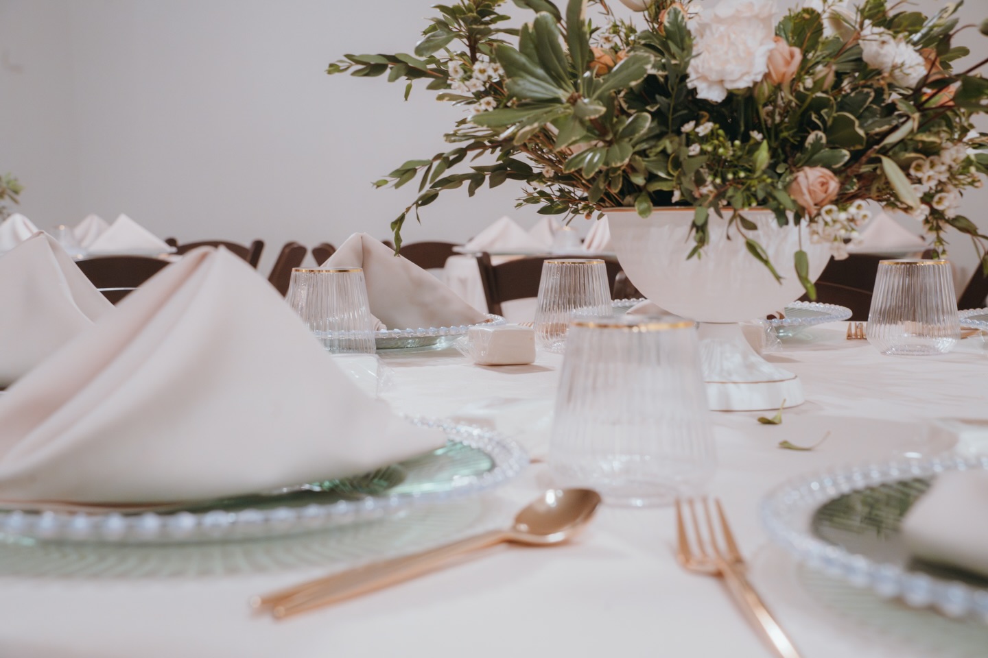 Transforming our client’s home into the coziest, most elegant setting to celebrate this incredible coming-of-age moment ✨ Mazal Tov, Zev! @rivka_bee @24sevenproductions @casamiapizzeria.lv @elisabethoharp @bellaroseflorals.lv @firmfoundationphotos @fantasic_events @pickweprint @rsvppartyrentals @lafiesta.lv @magneticlee_photobooth