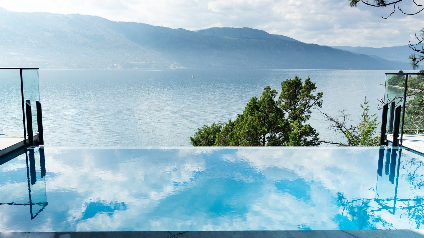 This is what infinity edges were made for❗️
📲 Contact us today to get started on your project
(844) 562-5362
#Poolhouse #LuxuryPools #KelownaPoolBuilder #OkanaganLiving