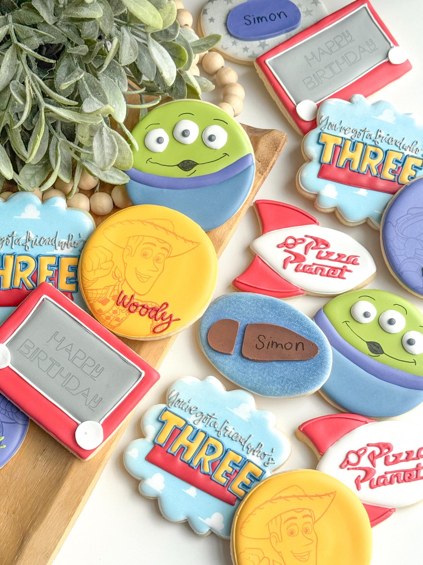 T O Y S T O R Y • custom royal icing cookies with all the fun of Toy Story to celebrate a little friend turning 3!! Custom royal icing cookies are the perfect (and delicious) addition to any celebration
••
Interested in Ruby Lou Company custom sugar cookies for your next event- please submit your request at www.rubyloucompany.com