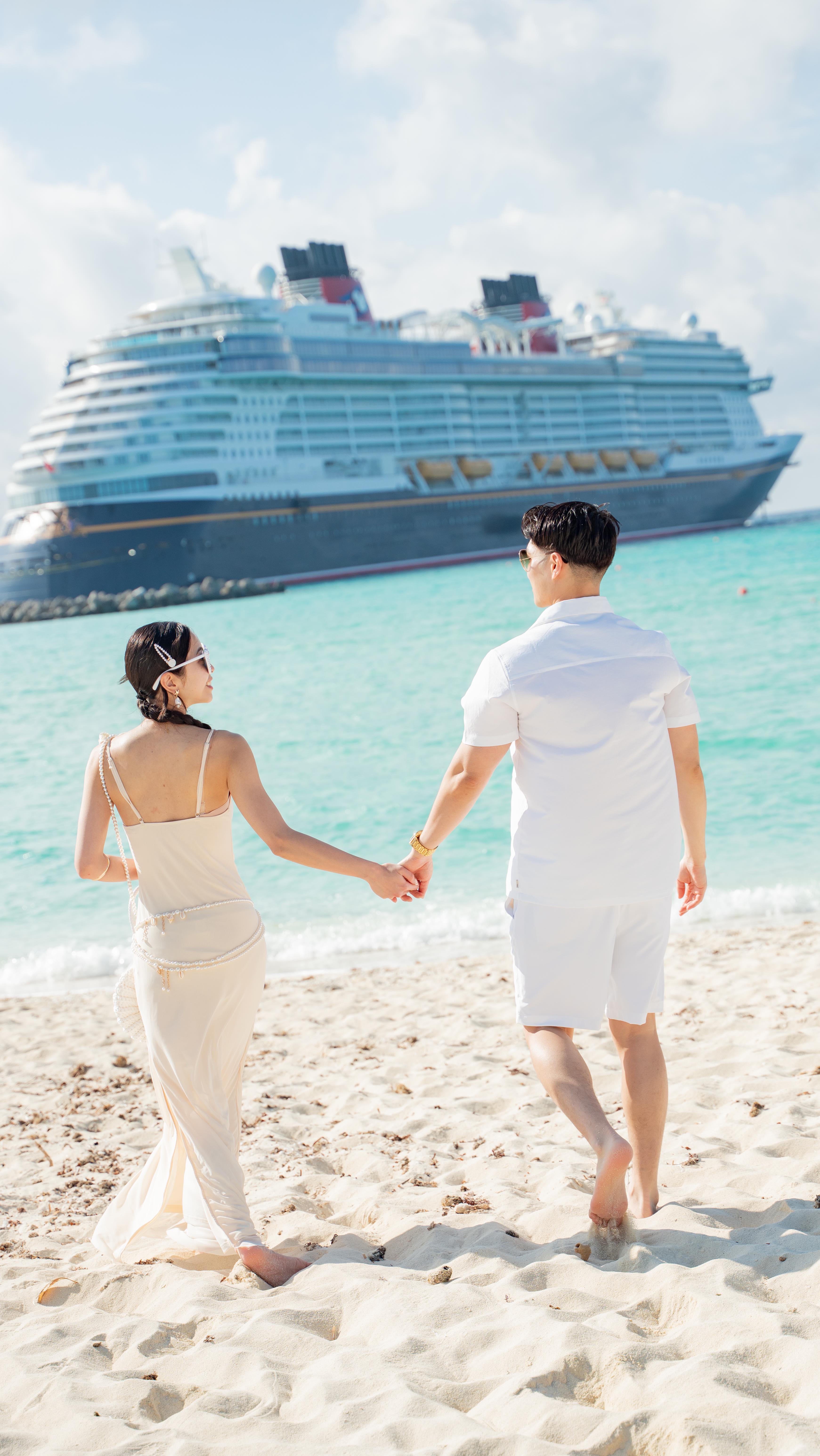 Things that never cease the make me absolutely laugh out loud as a wedding photographer. 😅
#disneyweddingphotographer #orlandoweddingphotographer #disneycruiseweddingphotographer #floridaweddingphotographer