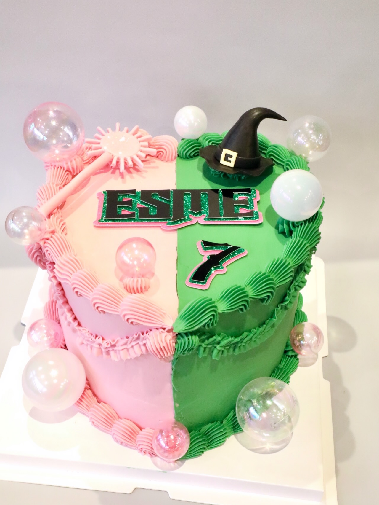 Good Witch 💗, Bad Witch 💚 — Wickedly Obsessed! ✨🎂
#wicked #magiccake #goodwitch #glinda #belsourire