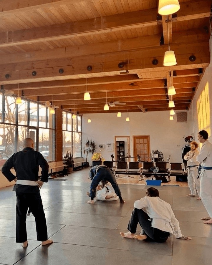 Golden morning views at @freeformjiujitsu's Sunrise Jiu Jitsu session 😍 🌅
📸: @freeformjiujitsu