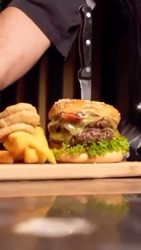 When the burger cravings hit, our double Wagyu burger will satisfy 🤤 🍔
🔗zebranobrentwood.com/reservations
#burgers #burgerporn #wagyu #wagyuburger #burgerplace steak steakhouse essexbrentwood bestburgers bestburger eatout eatoutessex essexrestaurants restaurantinessex seafoodrestaurant sushirestaurant cheflife