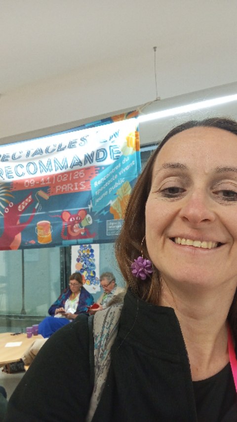 🎭🇫🇷 Rencontres professionnelles, échanges et perspectives…
@irinabarthes et moi sommes très heureuses d’avoir participé au festival Spectacles en Recommandé à Paris, du 9 au 11 février, organisé par @ligue_paris.
Nous souhaitons souligner le rôle fondamental de @ligue_enseignement dans la diffusion des arts vivants auprès des enfants et des jeunes sur l’ensemble du territoire. Favoriser l’accès à la culture dès le plus jeune âge constitue, selon nous, un enjeu éducatif majeur et un véritable investissement pour l’avenir.
Ces journées ont été pour nous l’occasion de partager notre travail, de rencontrer des professionnels engagés et d’ouvrir de nouvelles perspectives de collaboration.
✨ Merci également à @carreblanccie de nous avoir ouvert les portes de votre maison et pour votre accueil.
Nous espérons avoir bientôt l’opportunité de présenter nos créations en France.
#spectaclevivant #jeunepublic #programmationculturelle #danse #creationartistique reseauculturel