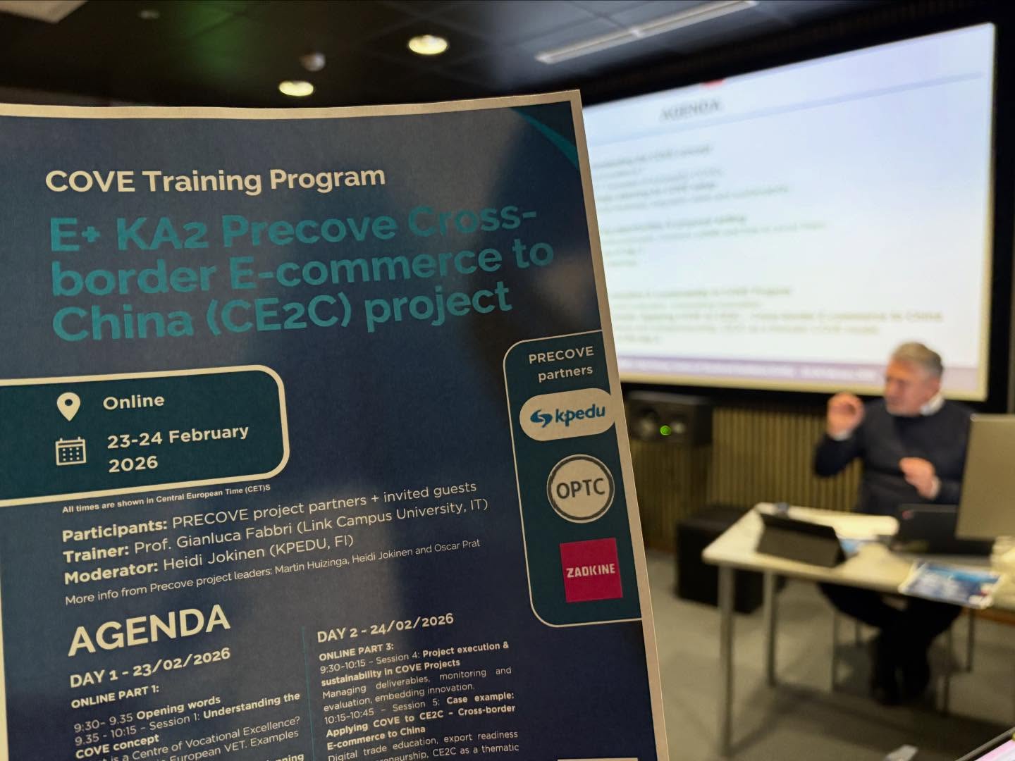 LIMEllä tapahtuu hiihtolomallakin!
Kpedulla on yhdessä Zadkinen (NL) ja OPTC (BE) kanssa mielenkiintoinen Precove - hanke menossa; e-kaupankäyntiä jne. Kyseinen hanke järjesti E+ COVE -koulutuksen, joka pidettiin LIMEn AV-teatterissa maanantaista tiistaihin. Teams-keskustelua laajennettiin muutamalla kameralla ja langattomilla mikrofoneilla, jotka opiskelijan kanssa rakennettiin ennen hiihtolomalle lähtöä.
#tulevaisuudenosaajaksi #kpedu #erasmusplus #cove #kpedunkv
osuvakoulutus
kpedutyoelamapalvelut