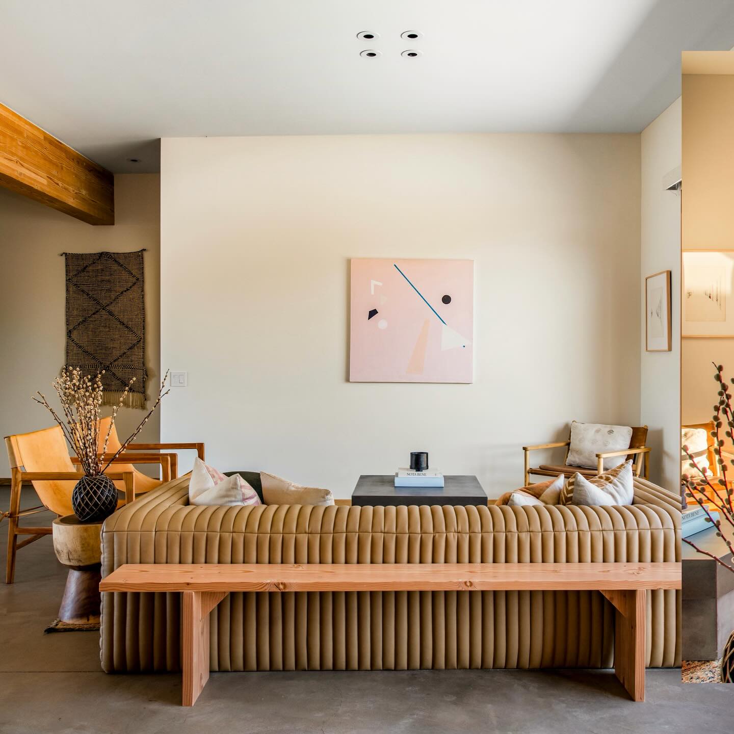 An ode to Friday @masseriamorongo .
Morongo Valley, California.
#slowtraveller #designinspiration #desertaesthetic #shorttermrental @nolasco_studios