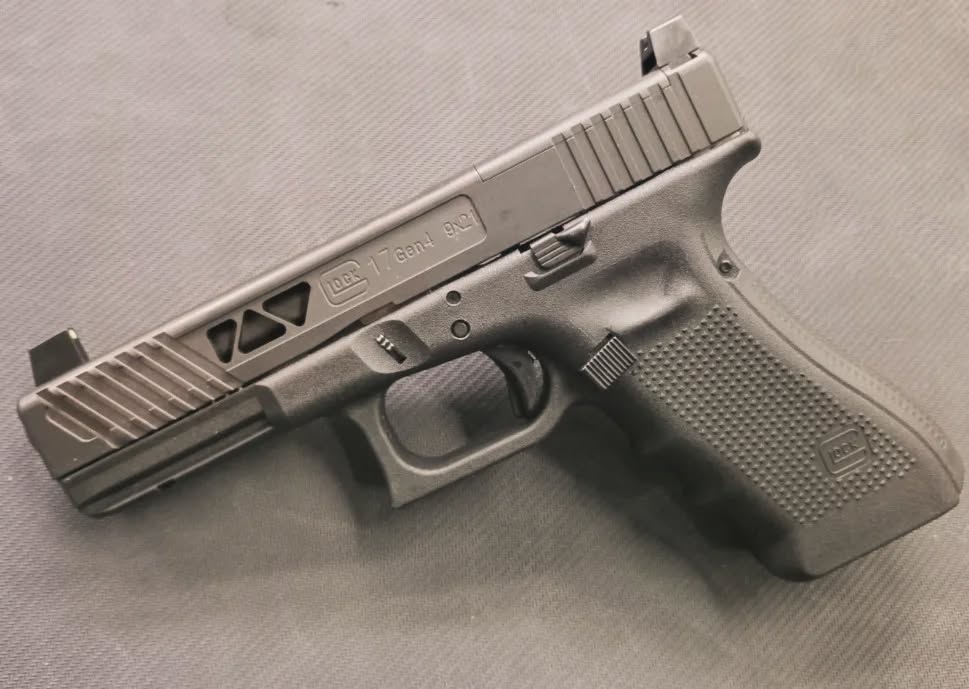 Fresatura carrello su Glock 17 realizzata su richiesta e disegno del cliente...
La vita è bella perché è custom!!!
#glock17 #glockcustom #9x21 #glock #glockporn #kingglock #armeriameschieri #meschiericustom #customwork #pistola #armi #armeria #bustoarsizio #italia #tirodinamico #tirooperativo #poligono #tiroasegno #armietiro #tirosportivo