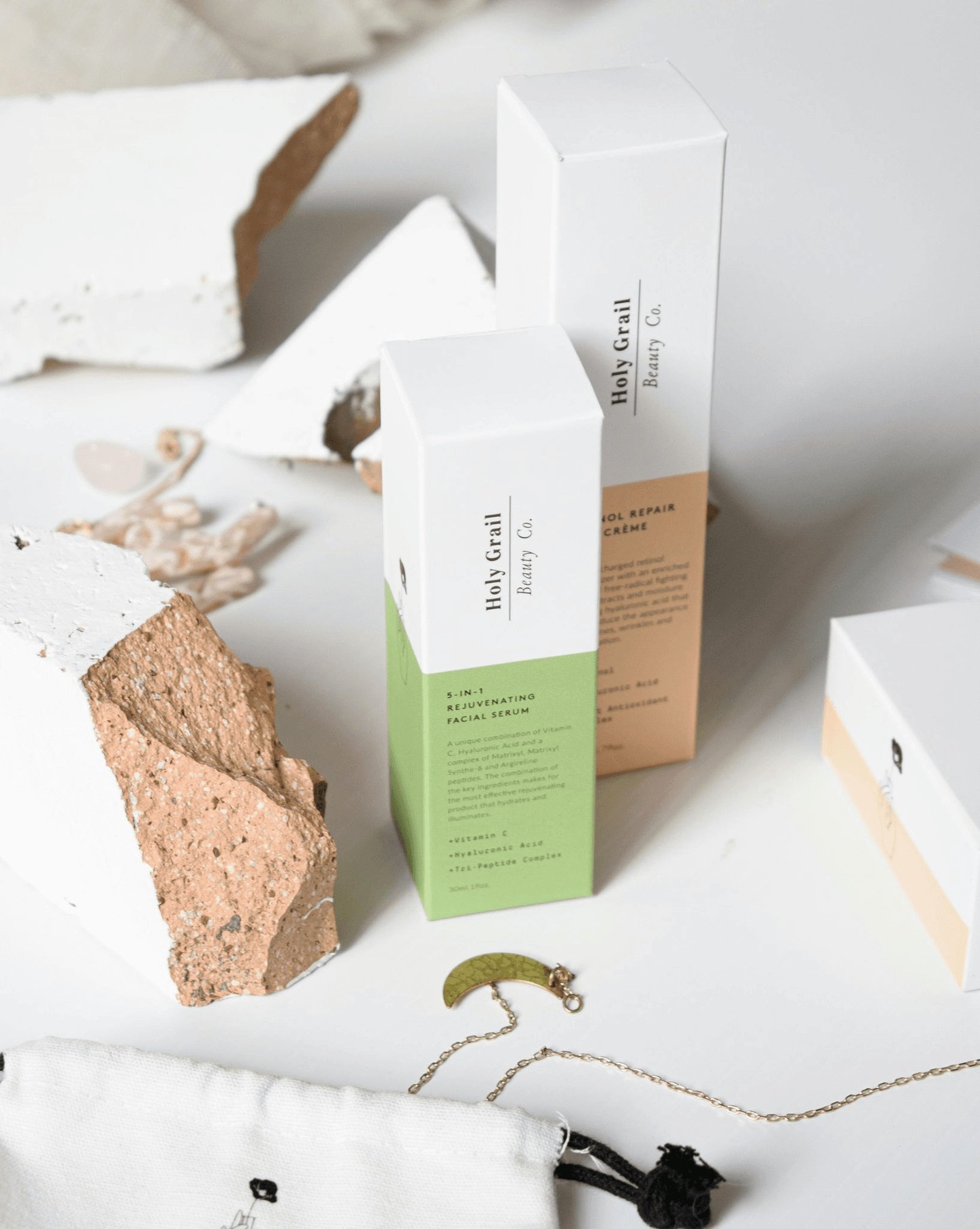 ¿Necesitas cajas personalizadas para tu producto?
En Grafser las desarrollamos según tu marca, tu material ideal y tu presupuesto.
Contáctanos y cotiza con nosotros.