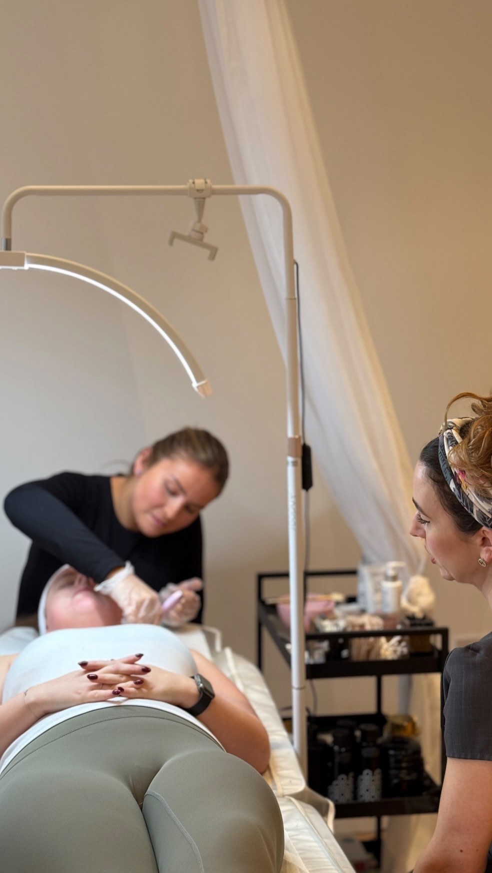 Setting up for a day of facials, ready to transform your clients skin 🤍
If you’re looking to expand your services or you’re new to the industry, our facial courses are the perfect option.
Visit our website to find out more and book a course date | the link is in our bio.