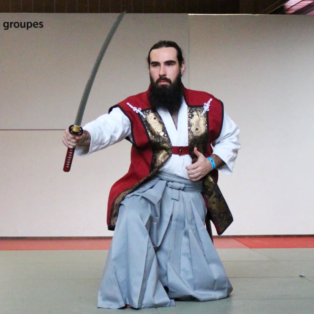 Le Dōjō Jouen de la Wa Rei Ryū vous invite à venir découvrir le Kenjutsu et le Battōjutsu, les deux arts martiaux traditionnels japonais le plus étroitement liés à l'épee nippone dans toutes ses formes.
Nos cours ont lieu
les mardis: Salle de sport du Gymnase de la Cité, Rue Pierre-Viret 2, 1003 Lausanne (20h15-22h15)
https://maps.app.goo.gl/yppJXfCC1gmT9icZ6
les vendredis: Salle de sport du Gymnase du Bugnon (Ours), Rue du Bugnon 5, 1005 Lausanne (20h00-22h00)
https://maps.app.goo.gl/YqsYqGVPzuRG4zYU7
les dimanches: Signal de Sauvabelin, Rte du Signal 46, 1018 Lausanne (10h00-12h00)
https://maps.app.goo.gl/oEyPyfoBHkSvpfUF8
Pour plus d'informations n'hésitez pas à nous contacter directement!
#jouen #wareiryu #lausanne #kenjutsu #battojutsu
Photo by @lichoupe