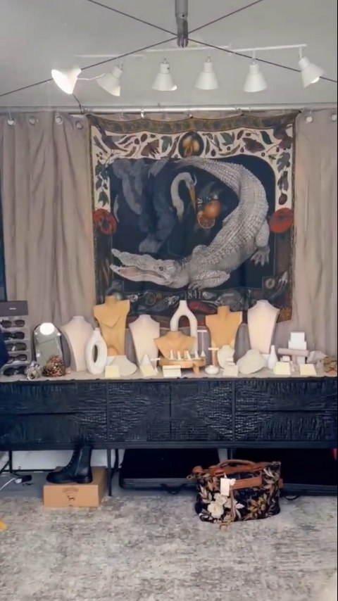 Make sure to stop by the @curated_clothiers tent on Saturday, Feb. 28th at the 2026 @liftmaster @grandprix_eventing Showcase event located @ahp_foundation
Thank you @aikenhorsefarms for having us - we are honored to be a proud sponsor alongside @trueaiken for this beautiful event!
#aikensc #womensfashion #shoplocal #luxurylifestyle