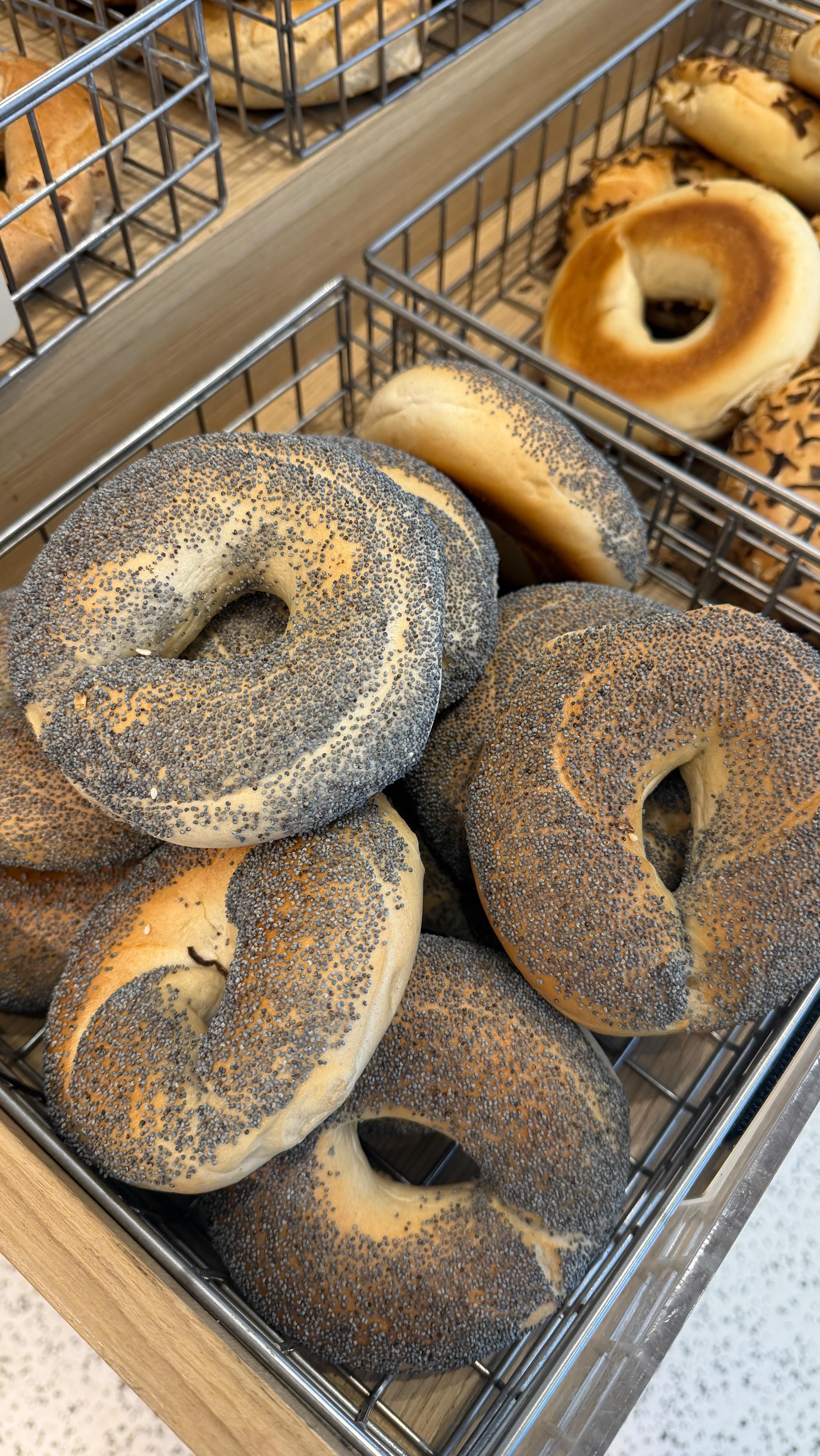 If you’re looking for fresh bagels made on site everyday, then the only place for you is B Bagel🥯
#bagel #bagelshop #bagelshoplondon #londonbagel #bagels