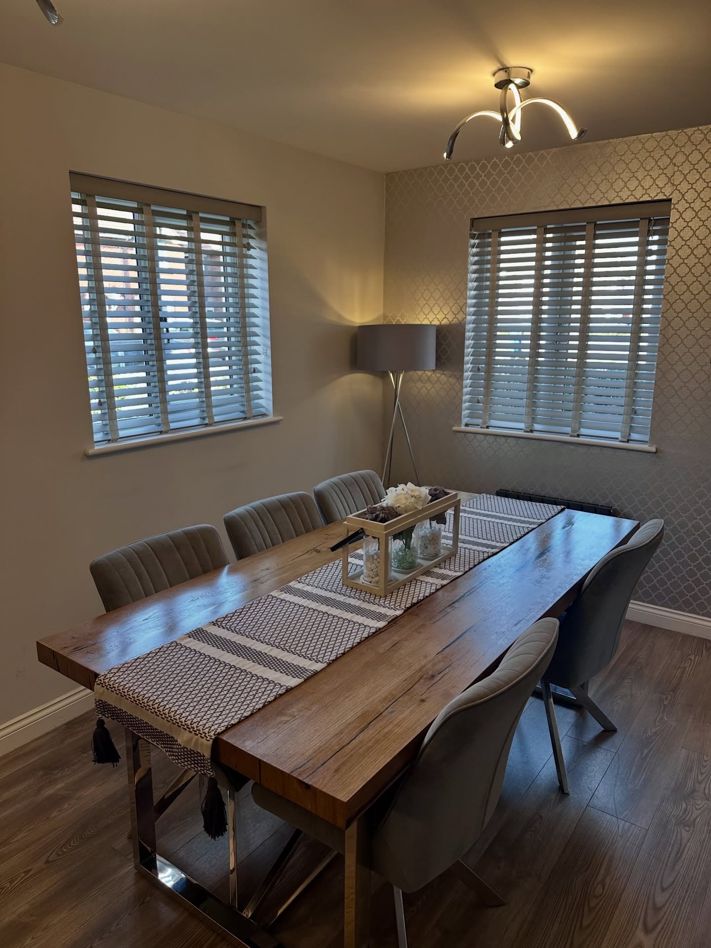 Installed these Dove Grey wooden Venetian blinds with matching tapes and they suit this dining room perfectly. The colour works really well with the wallpaper and furniture, tying everything together without being too overpowering.
Wood Venetians are a great option if you want something that looks modern but also gives you full control over privacy and light throughout the day. They add structure to the windows and finish the room off properly.
All of our blinds are made to measure and fitted to suit your exact space.
Visit www.rsmhome.co.uk to request your free quote.
#cheshirehomes #newbuildinspo #nantwich #cheshireblinds #rsmhome