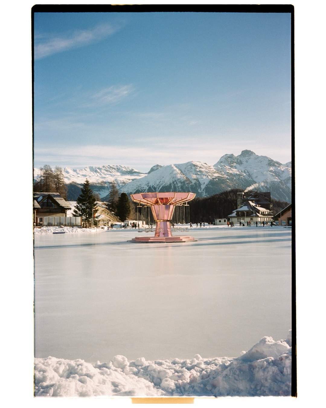 Milona and Matteo in St. Moritz on film
Love the feel, the texture, the nostalgia film brings
Plus the wait for the scans to come back is such a high
@frida_thebrand and their wonderfully unique vintage pieces
@milona_m and @dr.matteosfriso who need no words