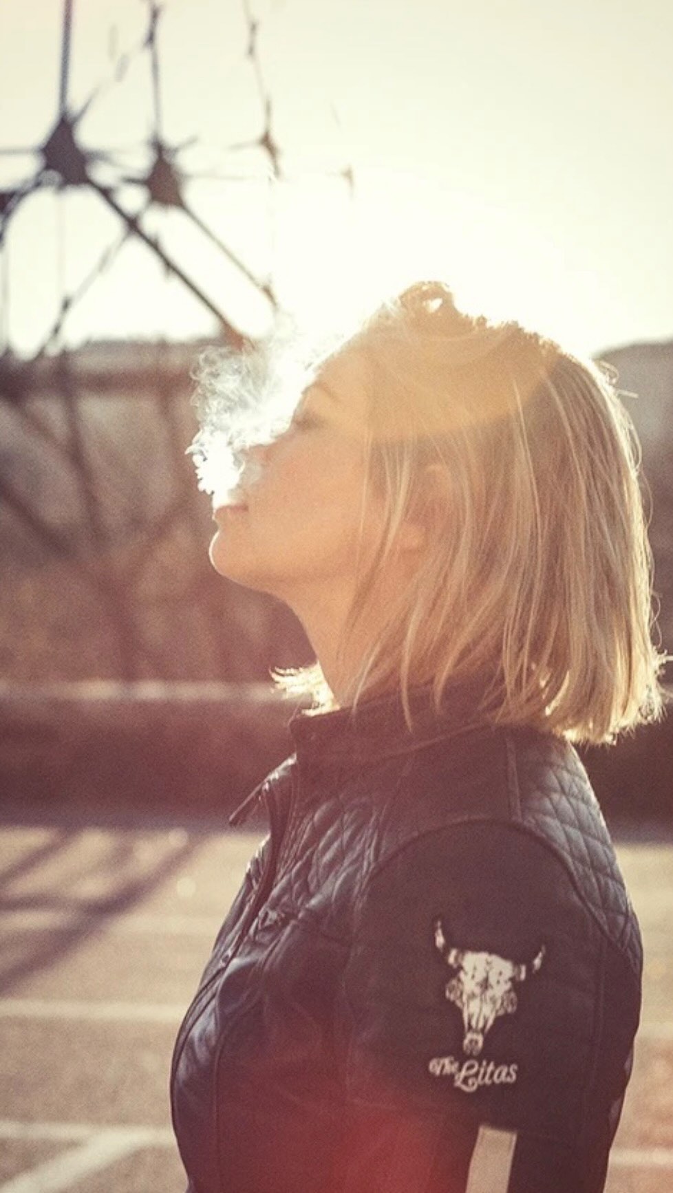 Ogni volta che prendo la macchina fotografica non sto “facendo contenuti”Sto costruendo identità.
Presenza.
Direzione.
Se stai crescendo, evolvendo, lanciando qualcosa di nuovo, la tua immagine deve crescere con te.
Non servono foto carine, servono immagini che parlano chiaro.
Se vuoi distinguerti online senza ansia da shooting e con un percorso pensato su di te 👇🏻
💬 scrivimi in DM
ti racconto come funziona!
📸 @jungle_kia
✨ thanks @thelitas_rome @lafrenci84
#fotografiapersonalbranding #thelitas #fotografiadiritratto #automotivephoto