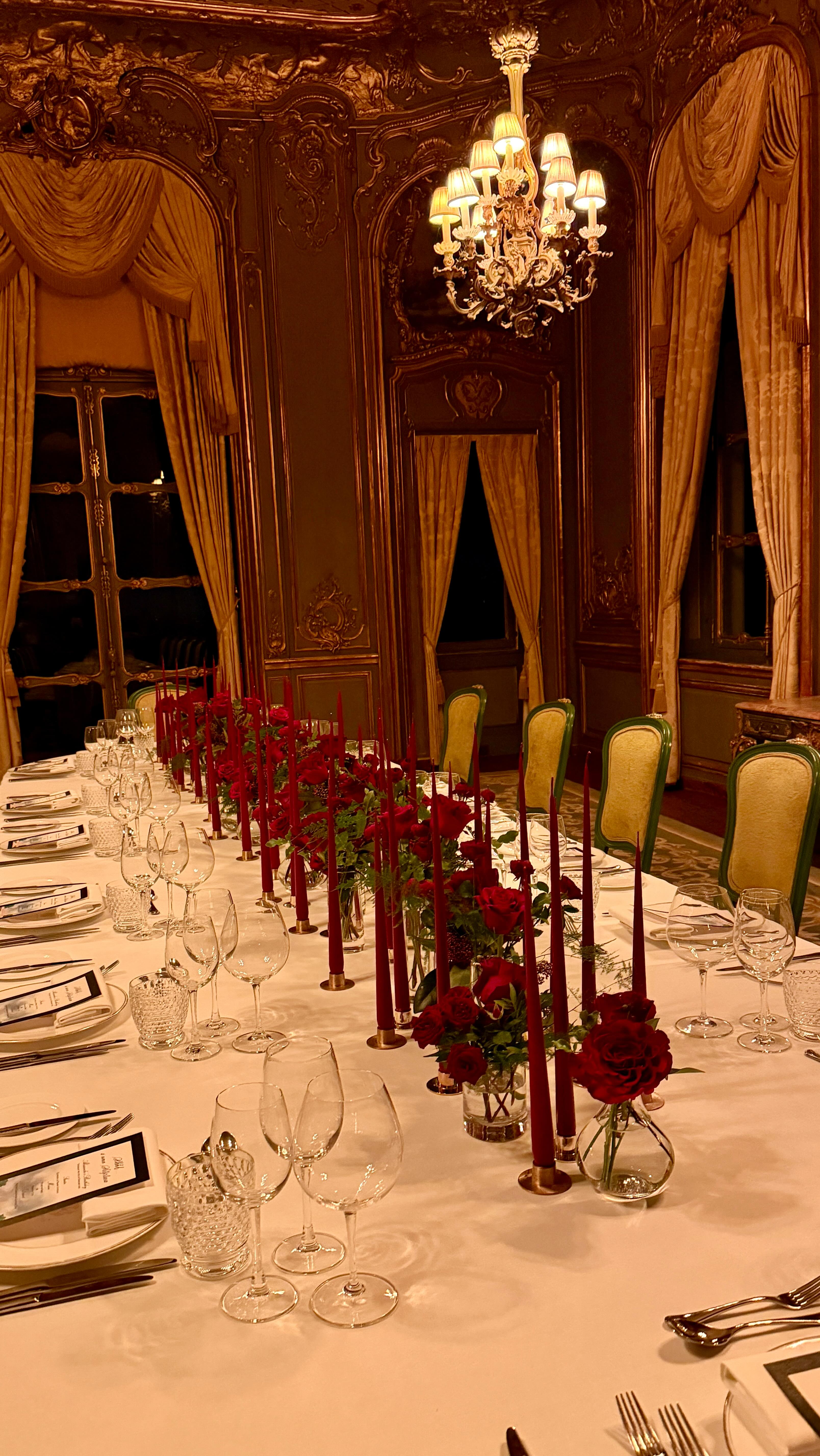 The most beautiful deep red roses with wine red Ester & Erik candles for a birthday dinner at Cliveden.
#blomsterdekoratör #cliveden #esteranderik #florals @clivedenhouse @esteranderik @scandinavianhomeware