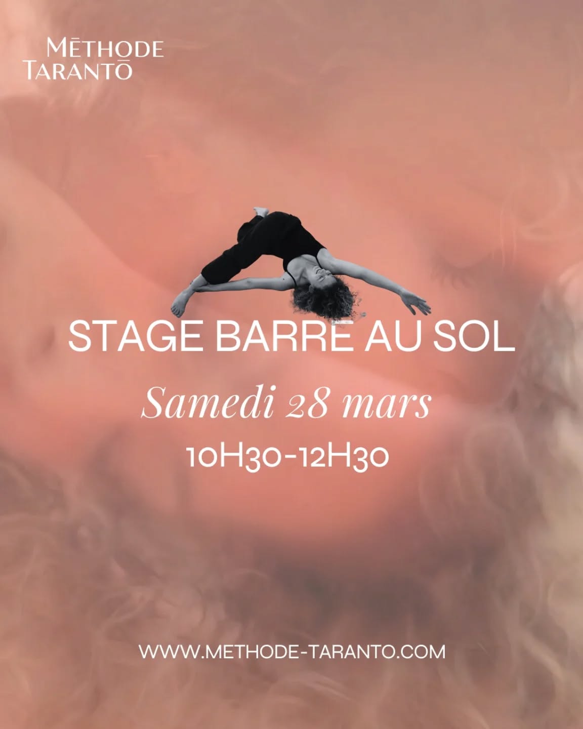 STAGE BARRE AU SOL METHODE TARANTO
C'est avec grand plaisir que je vous annonce la date du prochain stage de barre au sol Méthode Taranto !
Le thème sera Ouverture.
Ouvrir le corps.
Ouvrir les petits espaces souvent oubliés.
Ouvrir les grands axes.
Ouvrir la respiration.
Ouvrir les sensations.
Vous le savez peut-être : nous avons 656 muscles. 656 possibilités de tensions accumulées… mais aussi 656 opportunités de détente.
Imaginez un instant : si nous parvenions à relâcher ne serait-ce qu’un peu chacun d’eux… la sensation serait incroyable. Cette impression de légèreté, presque de flottement. Comme si le corps planait. Comme si l’on faisait un véritable reset physique et mental.
C’est exactement l’intention de ce stage.
À travers la barre au sol Méthode Taranto, nous allons mêler :
• Détente profonde
• Respiration consciente
• Mobilité fine et intelligente
• Etirements progressifs et respectueux.
Un travail précis, éducatif, qui vous permettra de mieux comprendre votre corps, d’affiner vos sensations et d’installer durablement plus d’espace et de liberté dans vos mouvements.
Ce stage sera une parenthèse.
Si vous sentez que votre corps a besoin d’air, d’espace, de douceur… c’est le moment.
Et si vous connaissez une amie qui aurait besoin, elle aussi, d’ouvrir, de souffler, de se sentir plus libre dans son corps, invitez-la à partager cette expérience avec vous.🫶
On va s’offrir un vrai moment d’ouverture. Et ça va faire un bien fou ✨️
🗓 Horaires : Samedi 28 mars de 10h30 à 12h30
📍 Lieu : 187 rue du temple Paris 3
🏷Tarif : 40 euros