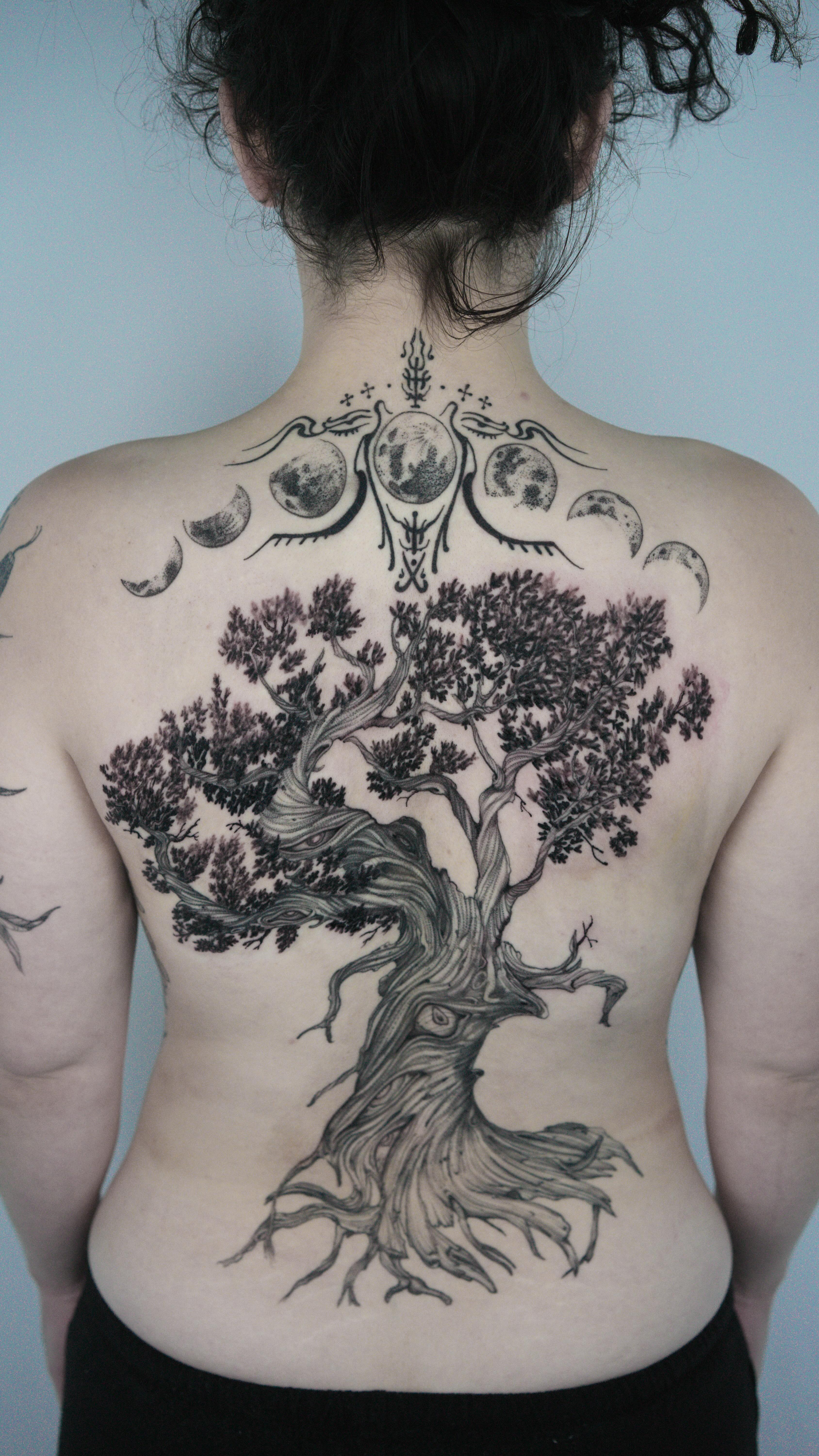 Thank you Erika for always being so wonderful π€ loved working with you on all your tattoos π
β’
#treetattoo #darknature #darkbotanical #symbolismart #moontattoo