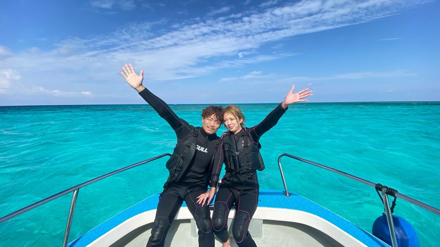 2月の晴れた日のイフ🩵
《 世界に誇る日本一の海“ヤビジ”で
一生の思い出に残る体験を🌏🩵》
▼マーリンのオススメポイント
⑴ 安全第一でご案内🛟
厳しい安全基準をクリアした業者だけが認定される
“マル優”に指定されています
ガイドは定期的に安全講習実施中。
⑵ ヤビジまで一番近い港出発⛴️
半日ツアーで旅行のスケジュールが組みやすく
船酔いが心配な方にもオススメです!
⑷初心者・女性にも優しい🥰
女性スタッフも在籍、
各資格を持ったガイドがご案内!
⑸当日のベストポイントへご案内🐢
海を知り尽くした宮古島育ちの船長が
数あるシュノーケルポイントから
その日のベストコンディションへ向かいます!
▼ツアーメニュー
・八重干瀬シュノーケルツアー
・八重干瀬スキンダイビングツアー
・八重干瀬体験ダイビングツアー
・スキンダイバー講習
→ 各ツアーに𝗘𝗖𝗢プラン(割引)あり
▼𝗘𝗖𝗢プラン 〜環境に優しくお得に遊ぼう🧡〜
各ツアーメニューに適応可能
𝟭.ツアー料金¥𝟭,𝟱𝟬𝟬引き
𝟮. 𝗘𝗖𝗢ルールを守っていただける方
※𝗘𝗖𝗢ルールはHPにてご確認ください
▼ ご予約方法
InstagramトップページのリンクからHPへ
※DMは対応しておりません。
▼船長アカウント
こちらでもツアーの様子をリアルタイムで発信中!
🚢:@marlin_nakasato
▼スタッフアカウント
スタッフ目線のツアーの様子やオフを発信中!
👫🏽:@staff_marlin_miyakojima
#ヤビジツアーマーリン
#宮古島 #八重干瀬 #ヤビジ
#宮古島旅行