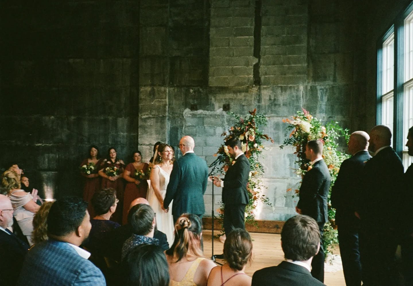 This just might be the most unique, romantic corner in which to get hitched in all of Massachusetts 👀
Venue and lighting: @oliopeabody
Coordination: @withoutahitch
Photo: @thegrahamsphoto
Caterer: @vinwoodcaterers
Band: @silverarrowband
Candles: @candlemanlux
Florist: @lupine_flower_company
Hotel: @marriottpeabody
Transport: @michaelslimousineco
Beauty: @laurencbeautyy
Cake: @soulcakeshop
#massachusettswedding #bostonwedding #newenglandwedding #historicbuilding