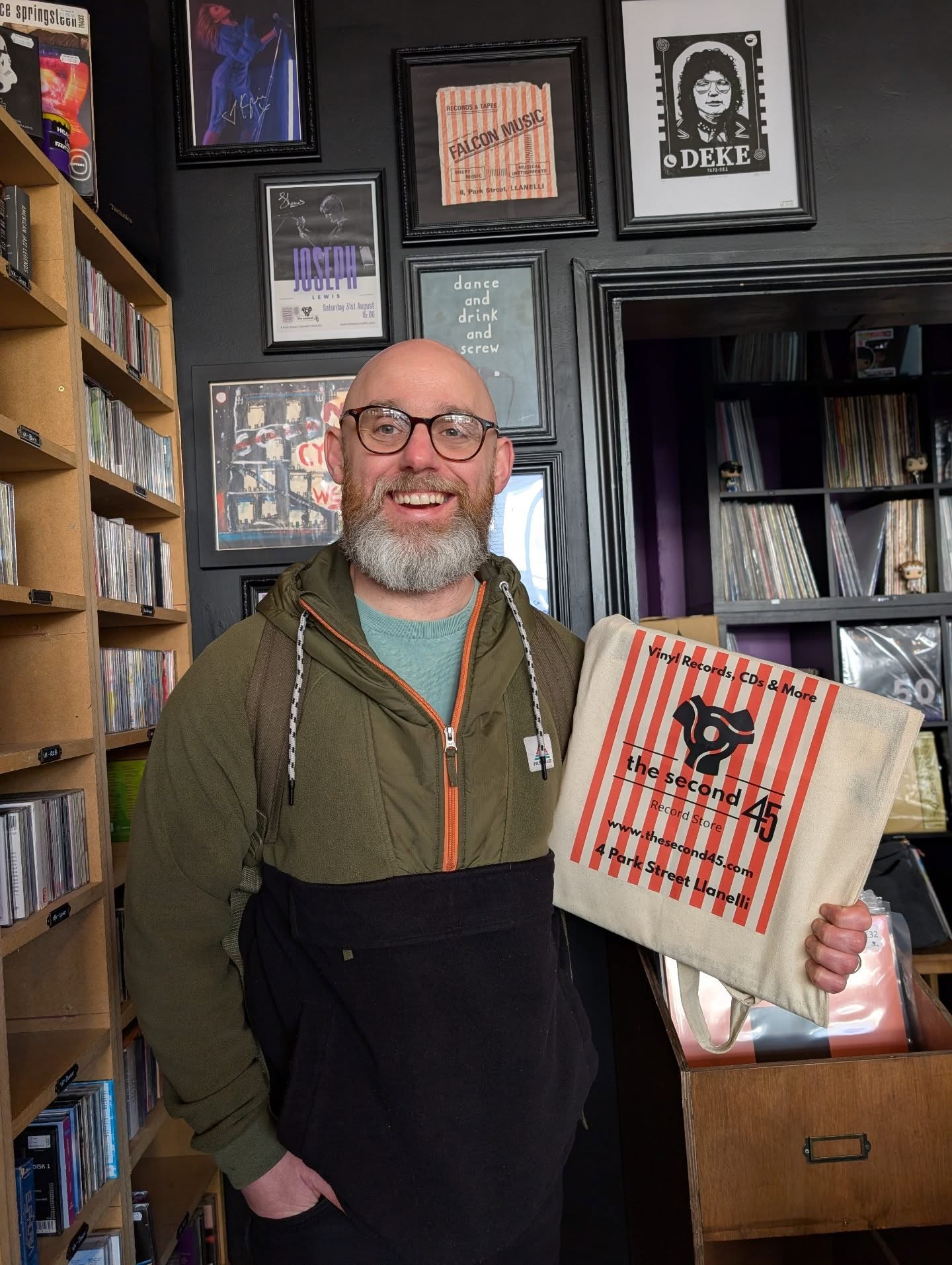 Lovely to meet Lewis Roderick in the shop today.
Lewis is the grandson of Mrs Jean Lewis, former owner of our spiritual neighbours Falcon Music.
It was great to hear tales of the shop from days gone by.
Here's Rhys posing with one of our homage to Falcon Music totes underneath the actual vintage bag.
What are your memories of Falcon Music?
#thesecond45 #llanellirecordstore #falconmusic