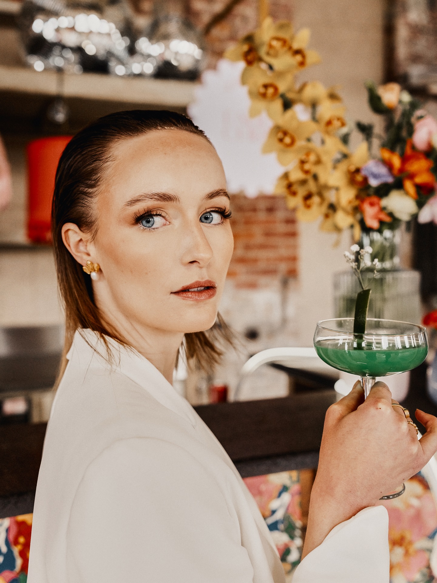 Between coffee dates & big dreams ☕️✨
Bilder, die nicht nur zeigen, wie du aussiehst
sondern wer du bist.
Personal Branding Fotografie für Alle,
die mit ihrer Marke sichtbar werden wollen. 🎨📸
Ready for your own colorful portrait?
Let’s create something that feels like you.
#personalbrandingfotografie
#businessfotografin
#unternehmerinnenschweiz
#fotografinbern
#contentfotografie