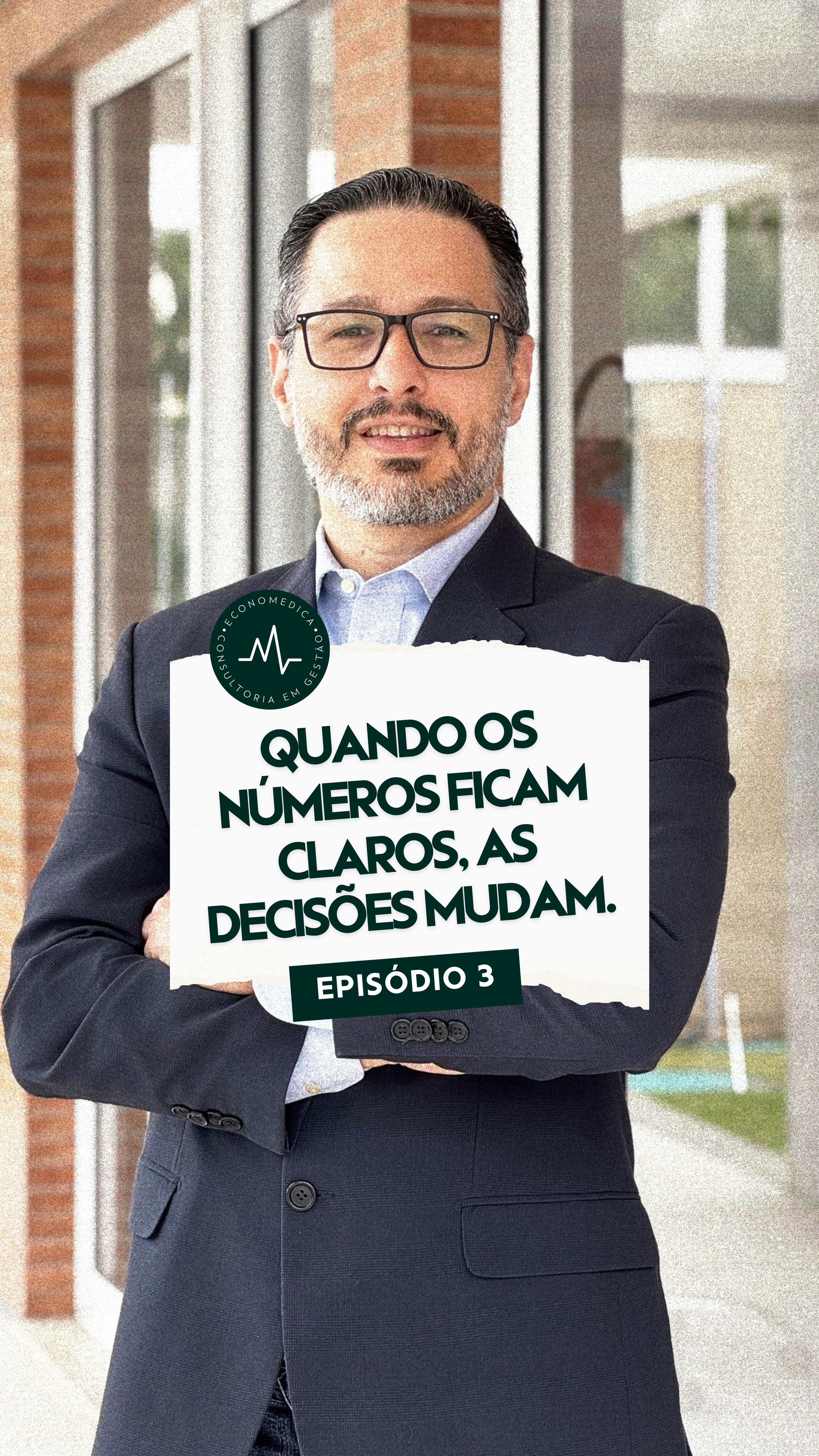 Muitos empresários donos de clínica tentam melhorar o resultado tomando decisões baseadas em percepção, urgência ou experiência pessoal.
O problema é que, sem estrutura financeira e indicadores consistentes, fica impossível entender com precisão o que realmente está acontecendo no negócio.
Organizar o financeiro, separar o que é da clínica do que é dos sócios e acompanhar indicadores claros transforma completamente a forma de gerir.
Quando os números passam a mostrar o caminho, as decisões deixam de ser reativas e passam a ser estratégicas.