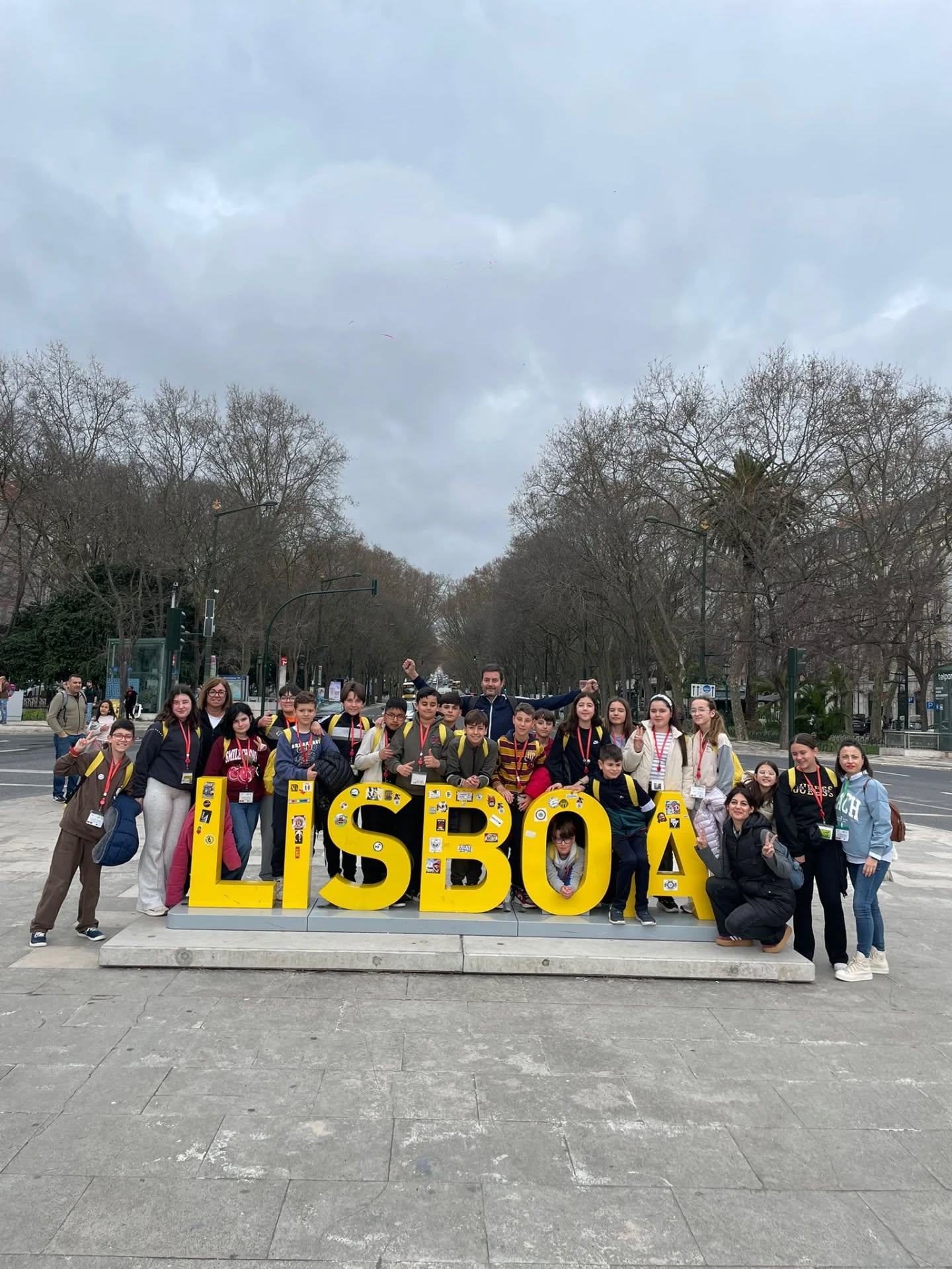 Ha sido un verdadero placer acompañar a este simpático grupo de estudiantes de Murcia durante su recorrido privado por Lisboa, Sintra y Cascais 🇵🇹
Gracias por vuestra curiosidad y buena vibra 👏💛
#tourprivadoenespañol #lisboa #sintra #cascais