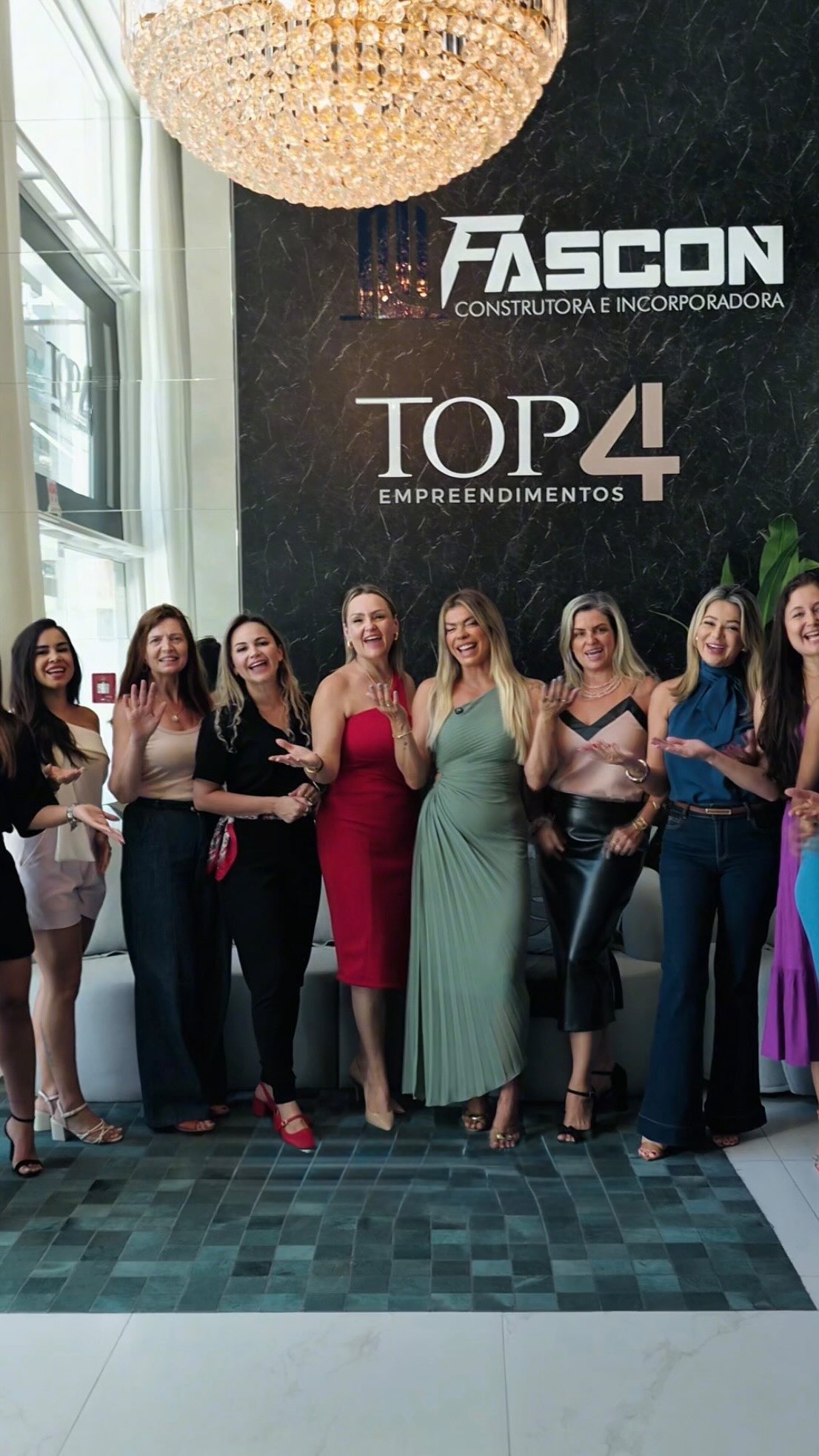 Todo mês, o café na central vai reunir parceiros para um momento de conversa e conexão.
E agora ele passa a ter data marcada: todo dia 4 — uma referência direta ao nosso nome, Top4.
Neste primeiro encontro, que coincidiu com a semana do Dia da Mulher, a edição foi dedicada a elas — mulheres que inspiram, constroem e movimentam o nosso mercado.
Agora fica o convite: nos vemos no próximo dia 4?