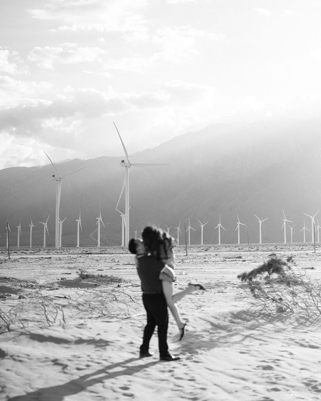 I will NEVER say no to a shoot at Palm Springs, its gotta be one one of the most enchanting locations ever! Who can ask for anything more than palm trees, windmills, and that desert magic?
Swipe to see the cutest engagement shoot + a mini car shoot!
@brypham dangitamari